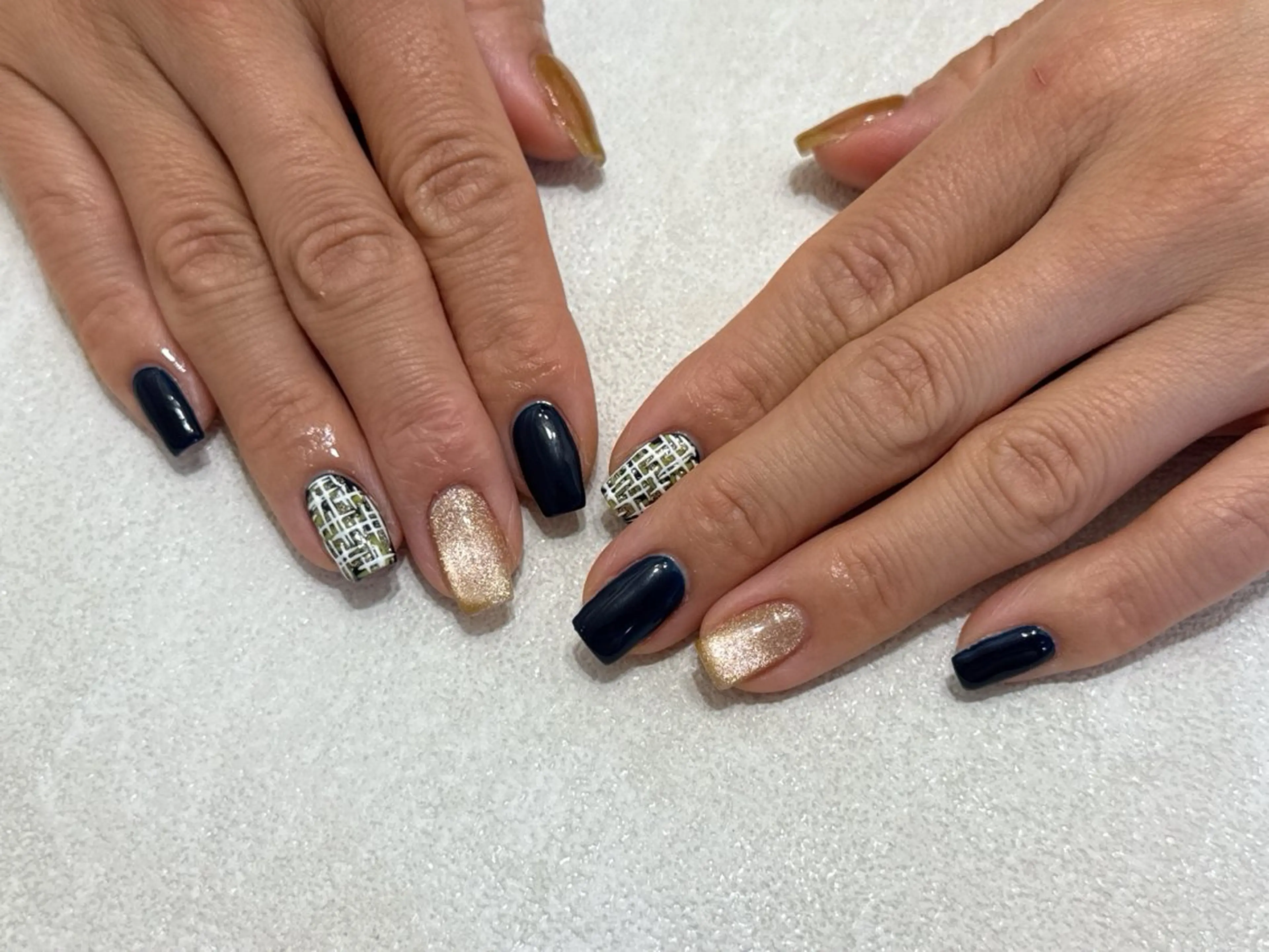 ネイル オーロラネイル フットネイル フレンチネイル ジェルネイル マグネットネイル mogunail &blowのネイルデザイン