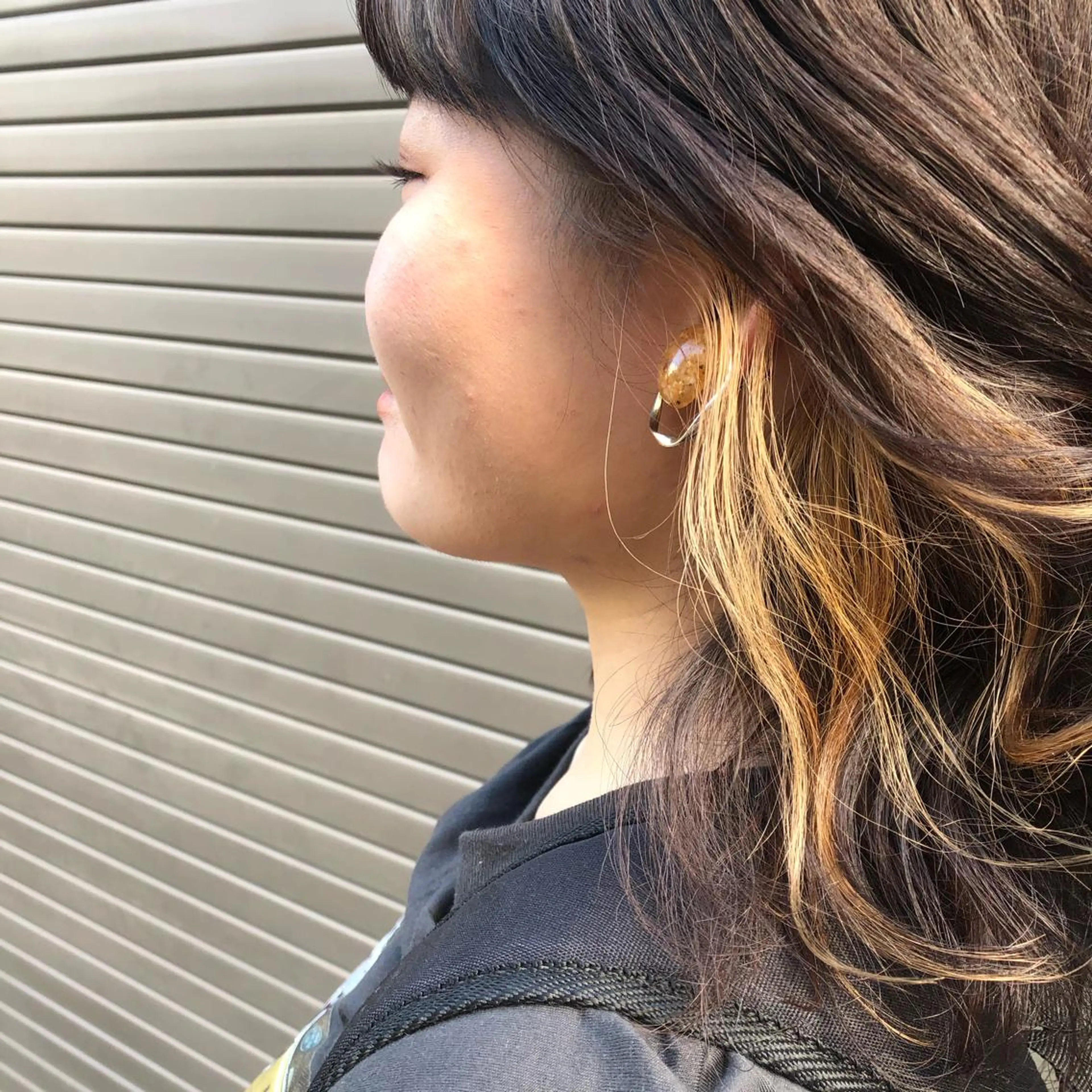 ミディアム カラー ベージュカラー ，comma momoka🪄のヘアスタイル