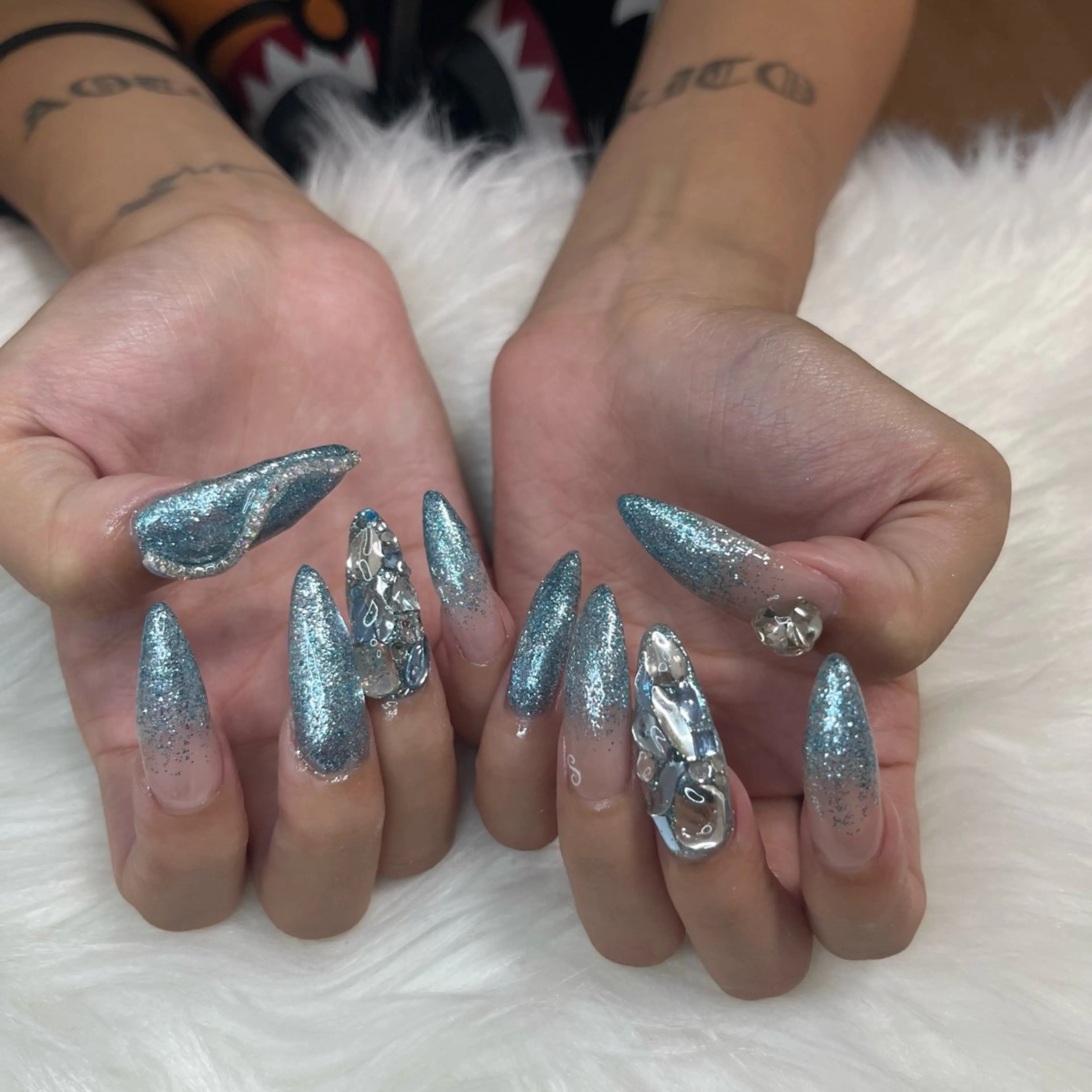 ネイル ブルー グラデーション ラメ(グリッター) ラメグラデーション ロングネイル Lala nailのネイルデザイン