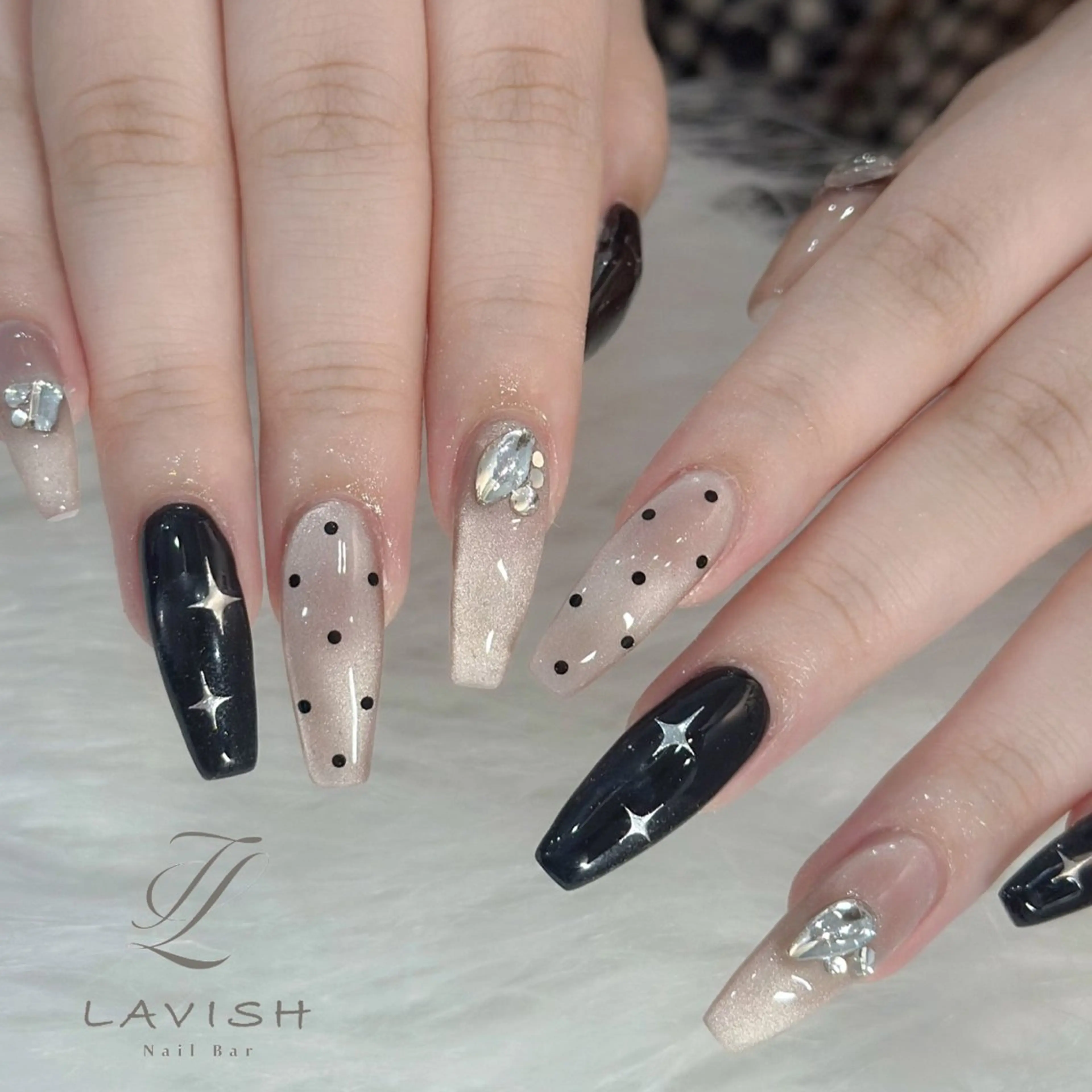 ネイル ハンドネイル フットネイル LAVISH nanamiのネイルデザイン