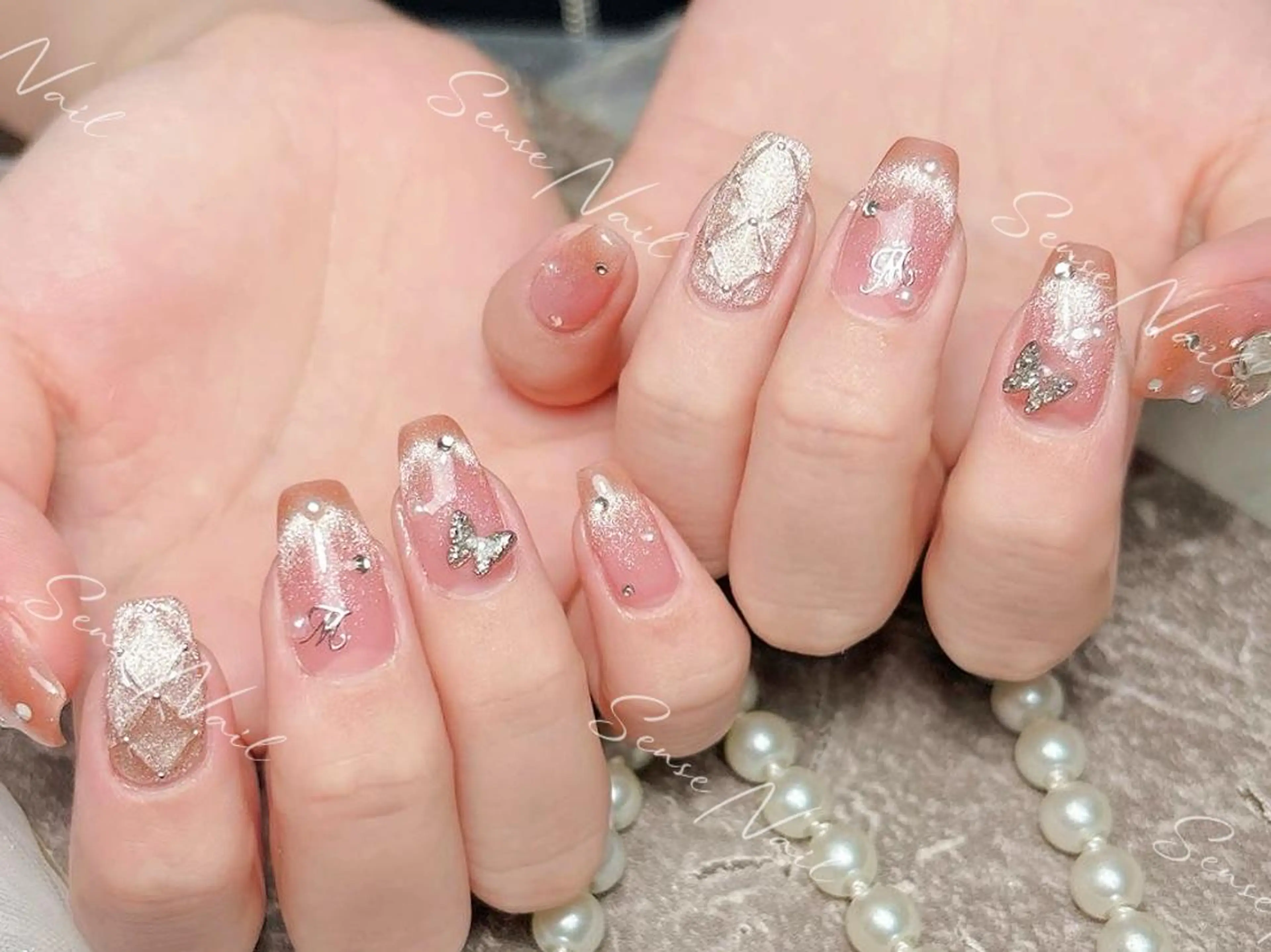 ネイル Queening 🦋のネイルデザイン