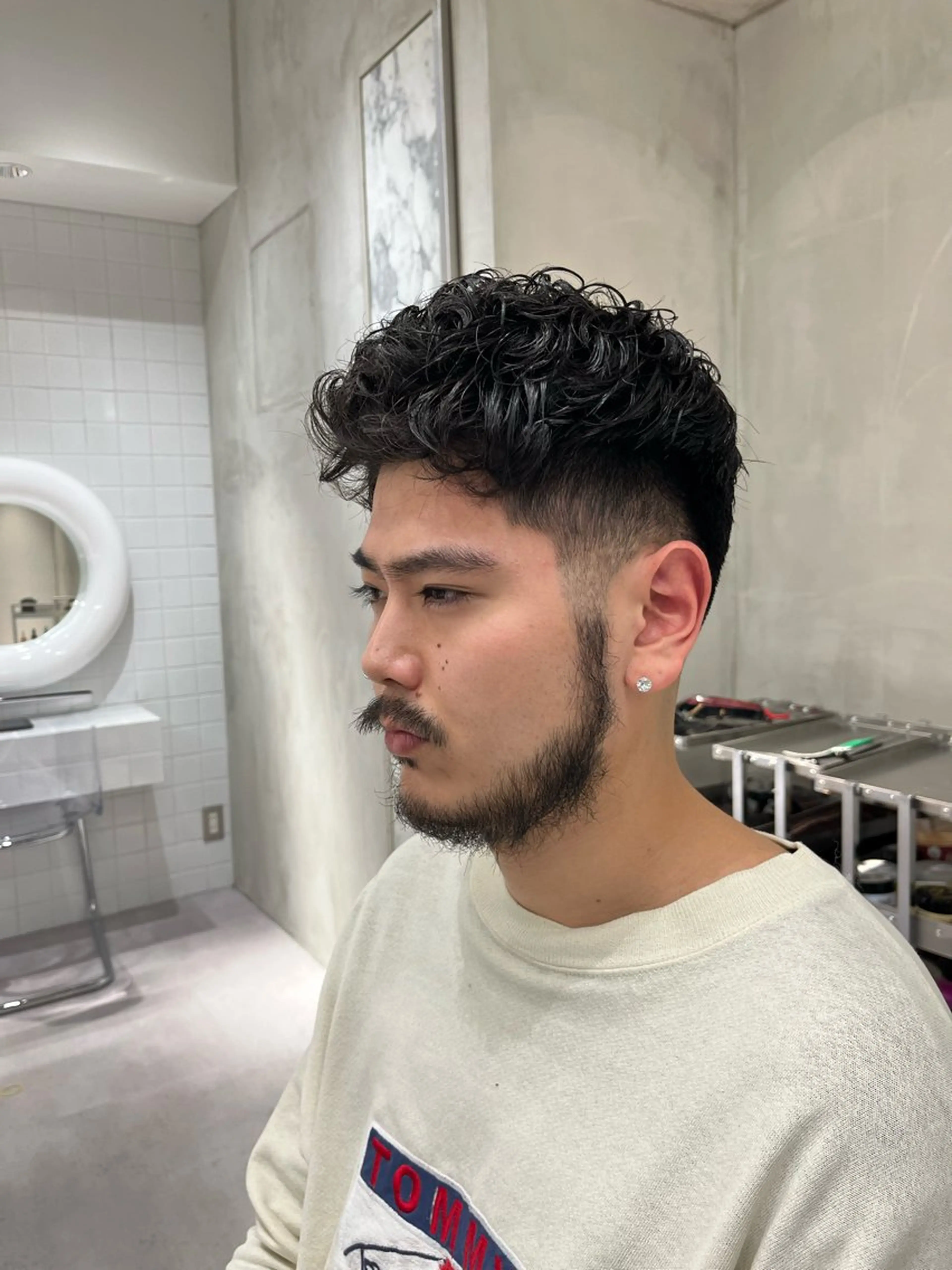 ショート ⚡メンズパーマフ ェードカットTomyのヘアスタイル