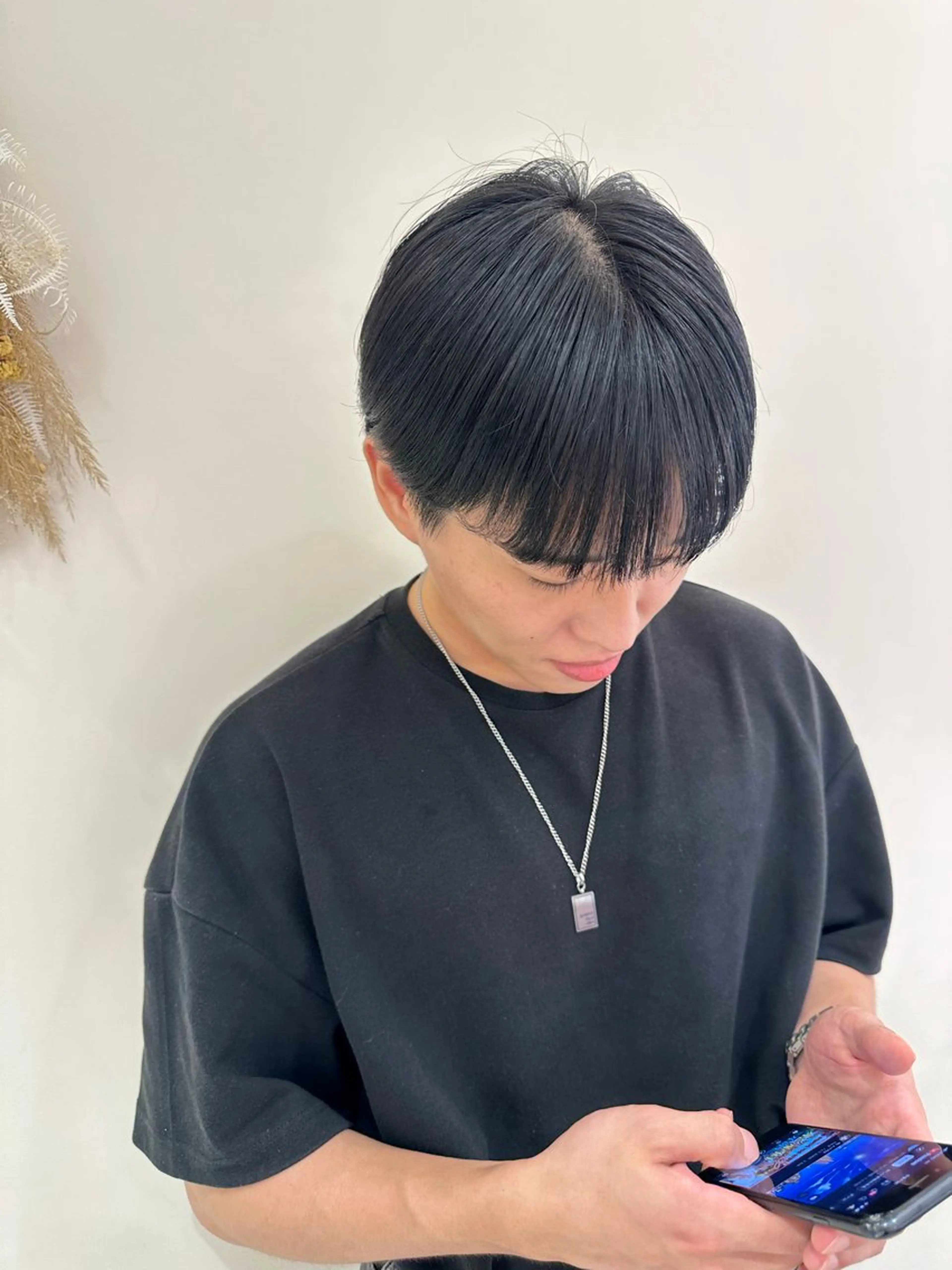 カラー メンズ タイトボブ個性派カラ ーAKANEのヘアスタイル