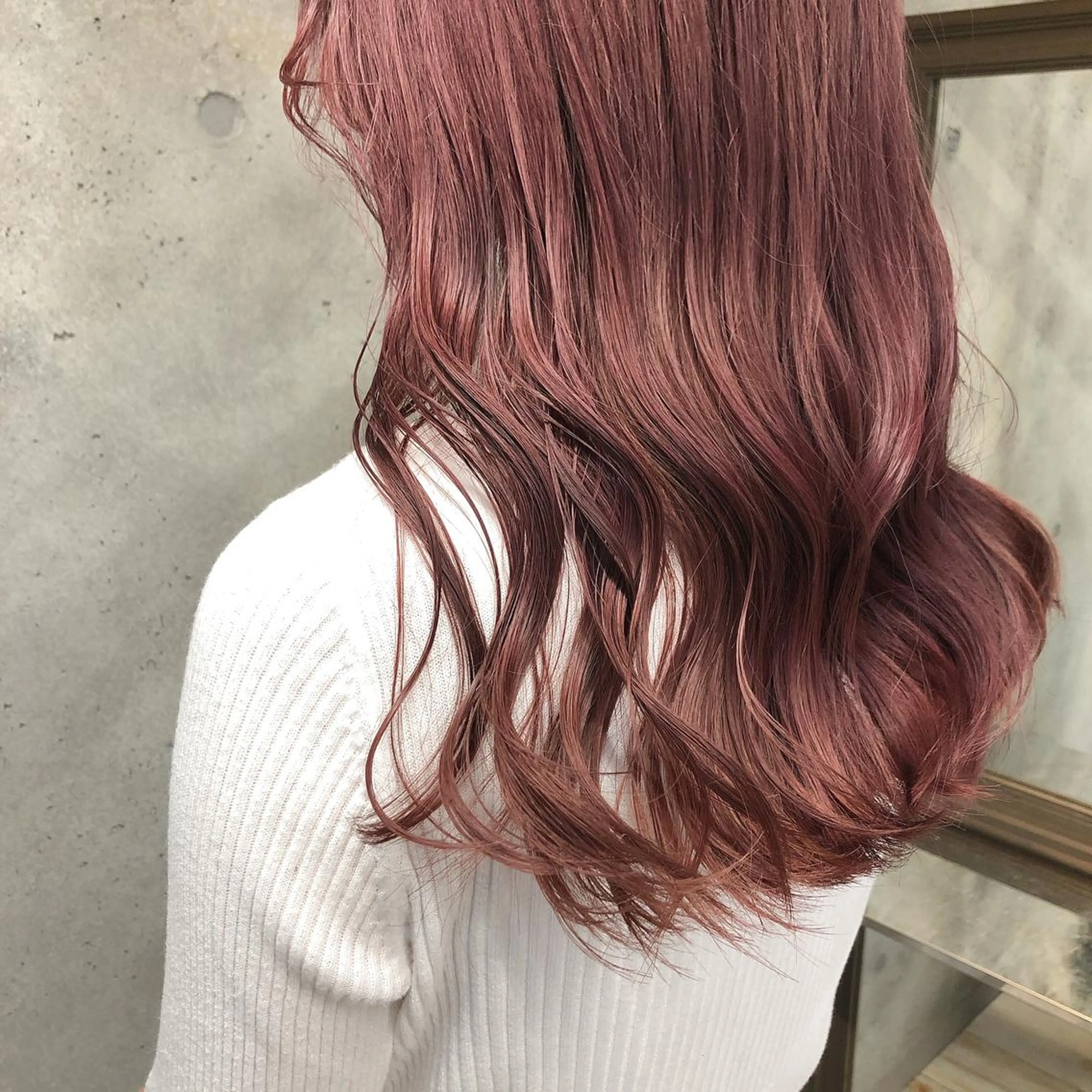 ロング カラー ピンクカラー wakana 【ブリーチカラー】のヘアスタイル