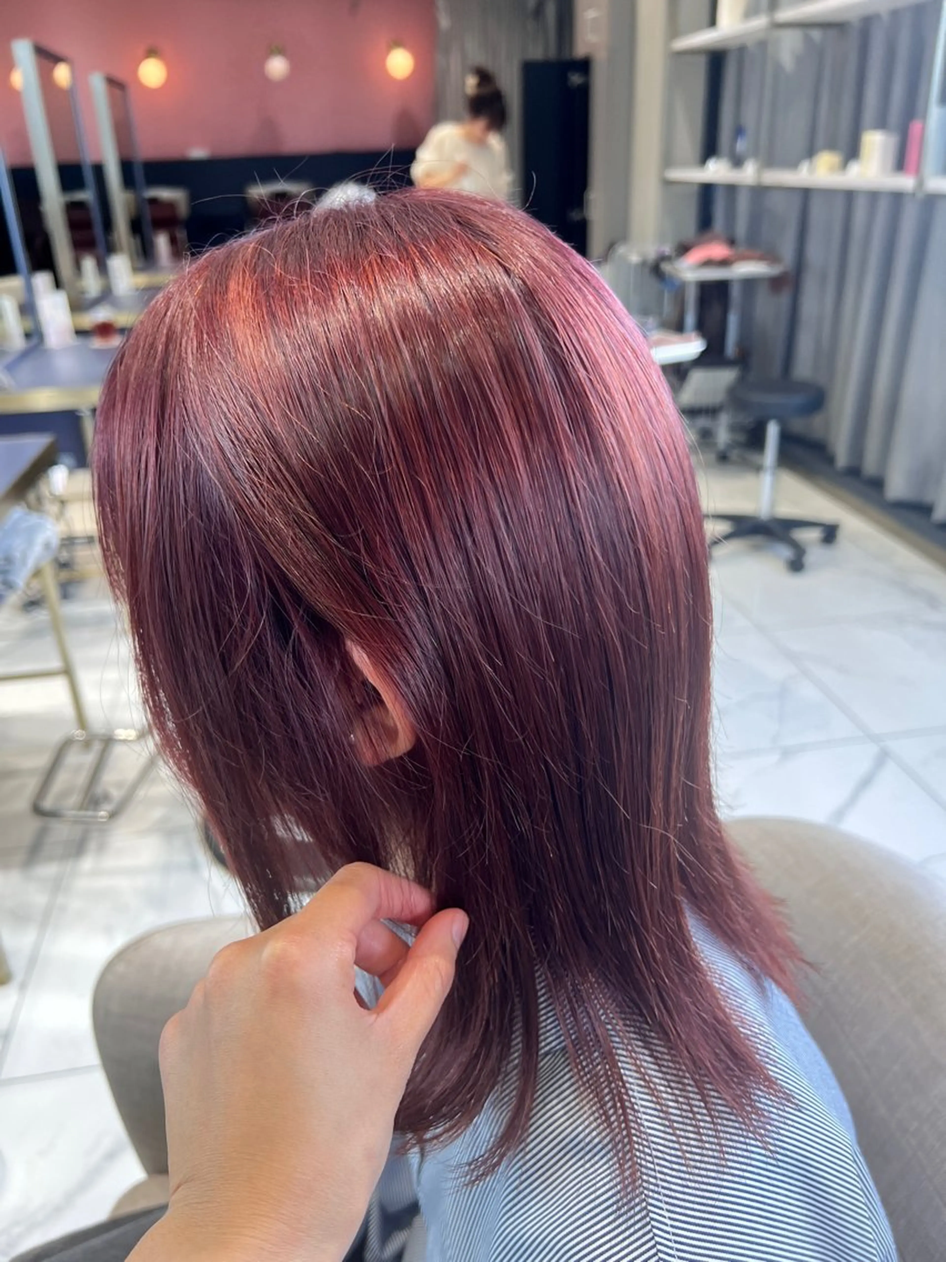 ミディアム カラー ブリーチ ピンクカラー ピンクパープル パープルカラー 志田 ほん/ メンズパーマのヘアスタイル