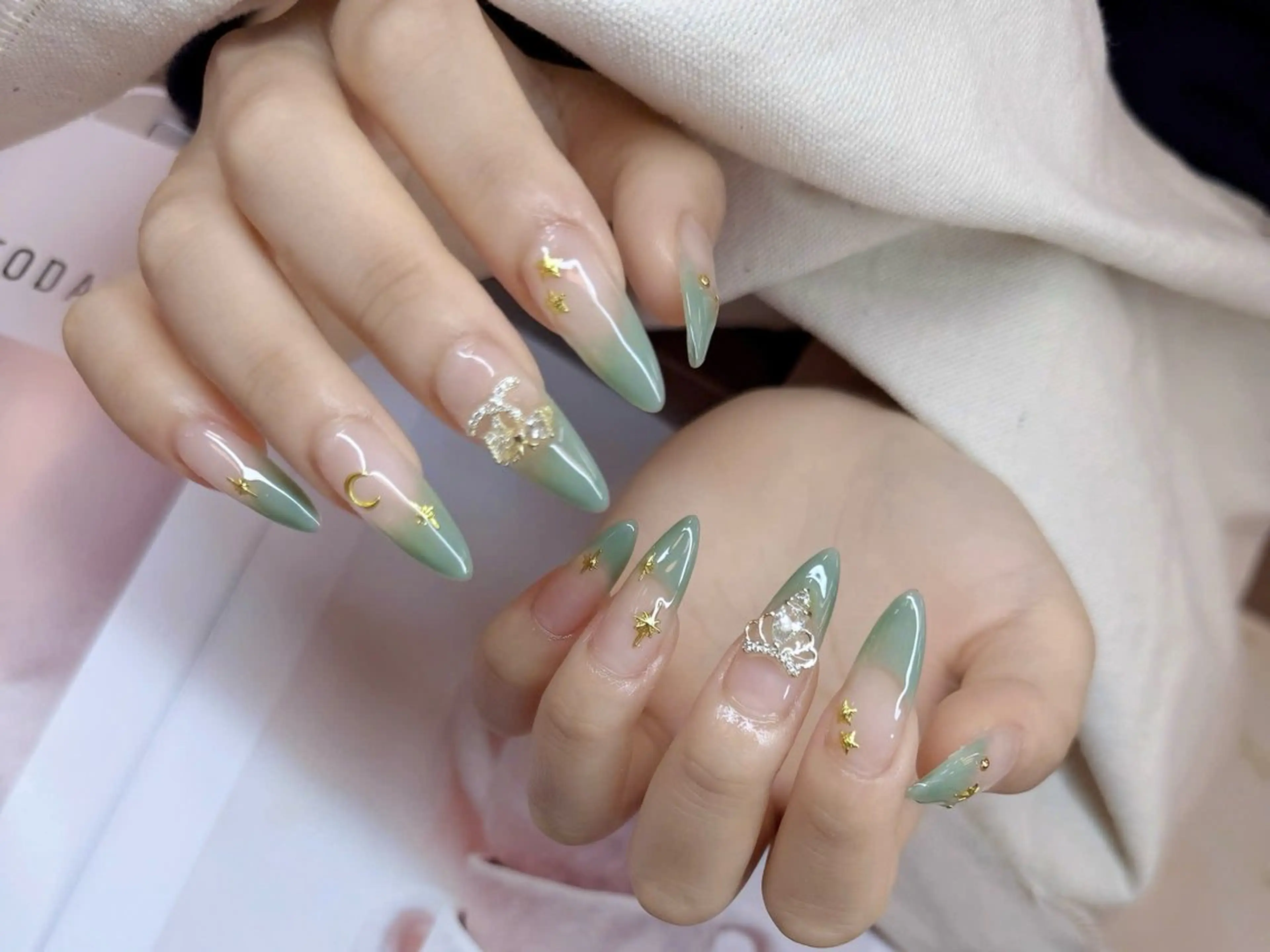 ネイル ハンドネイル Mira Nail Studioのネイルデザイン
