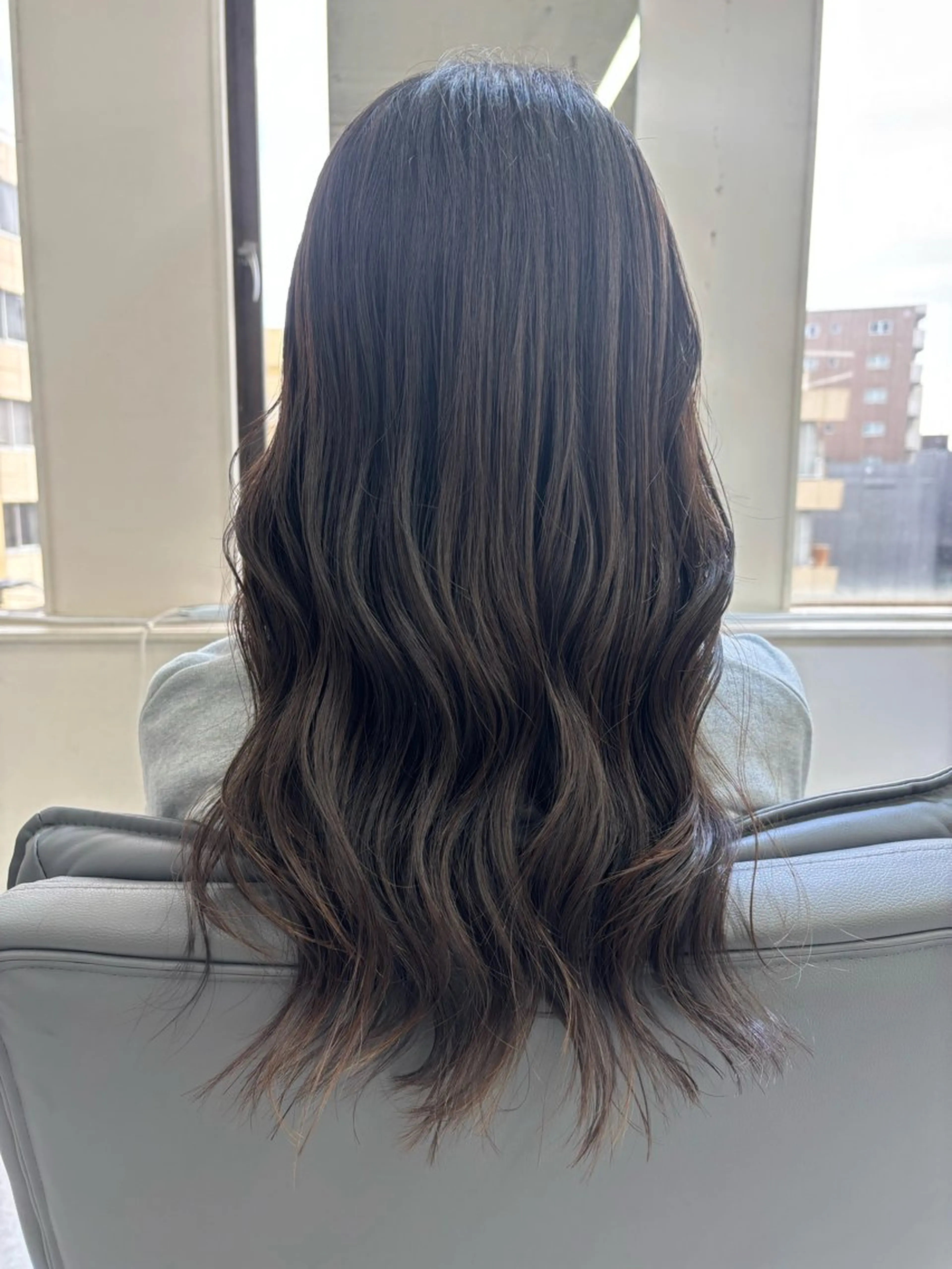 ロング 顔まわりレイヤー 顔周りカット 韓国風ヘア レイヤーカット 腰越 麻奈のヘアスタイル