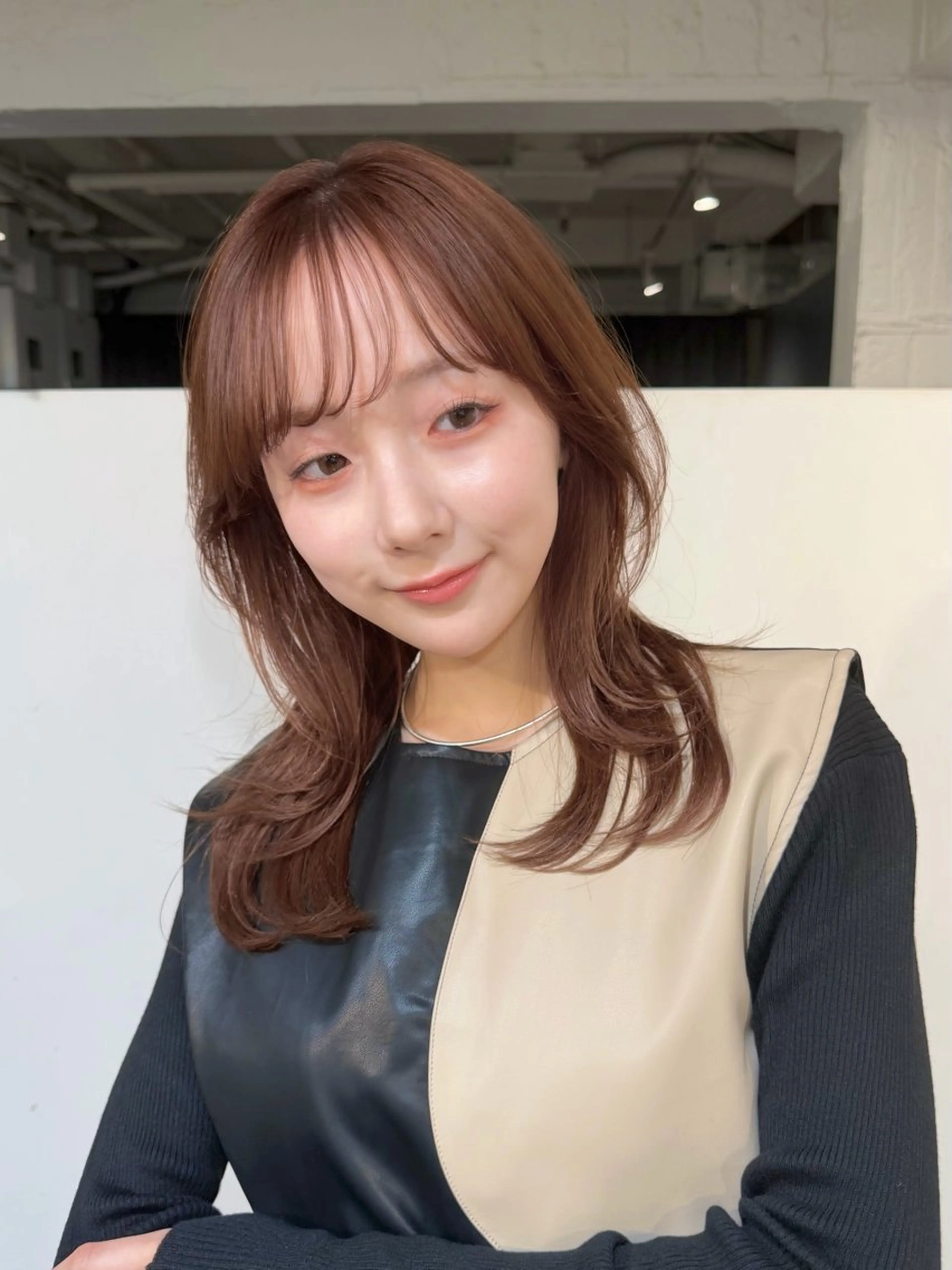 ミディアム SAKI 新宿のヘアスタイル