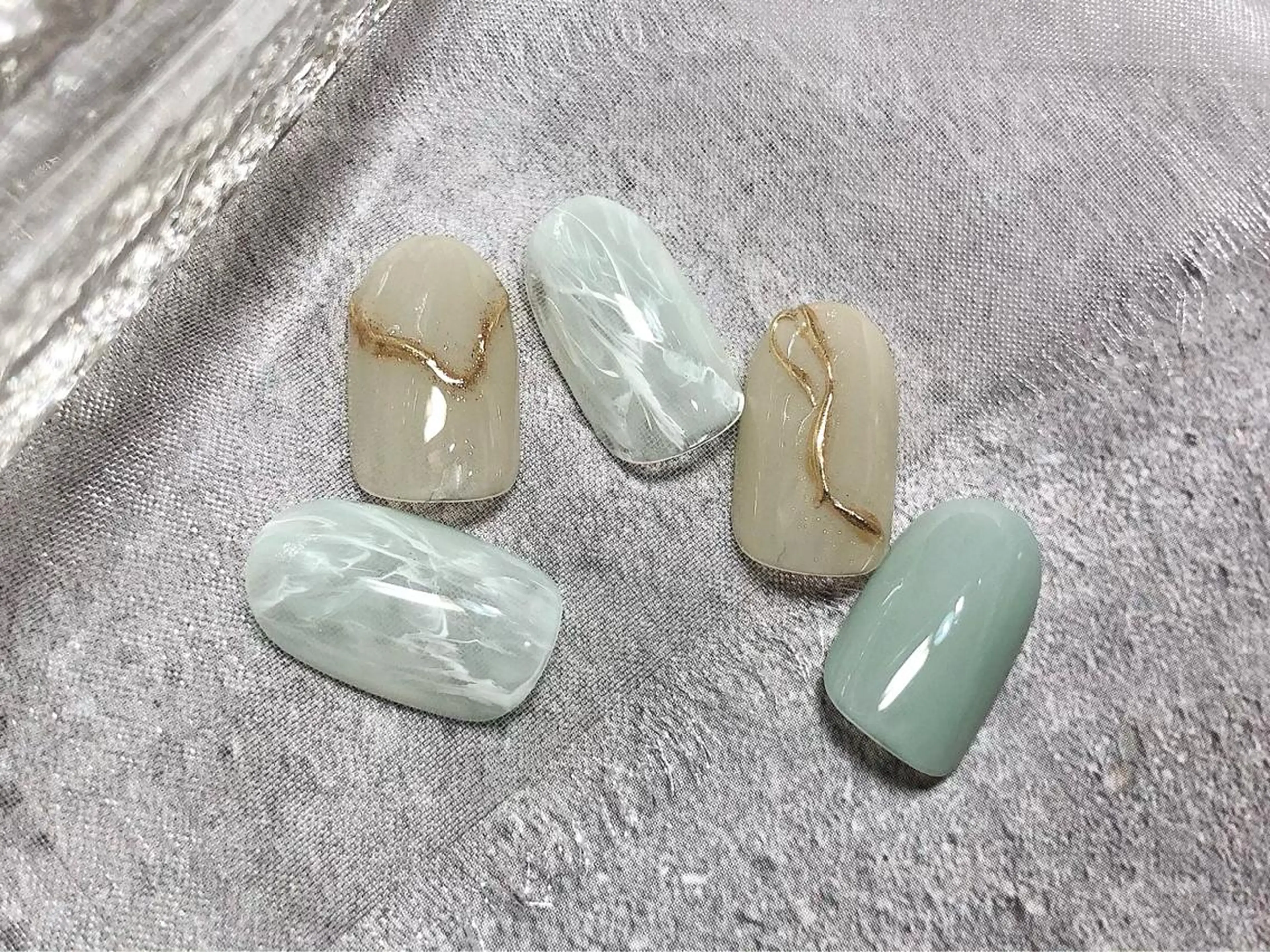 ネイル グリーン ニュアンスネイル パステルネイル ピスタチオネイル 梅津 郁美のネイルデザイン