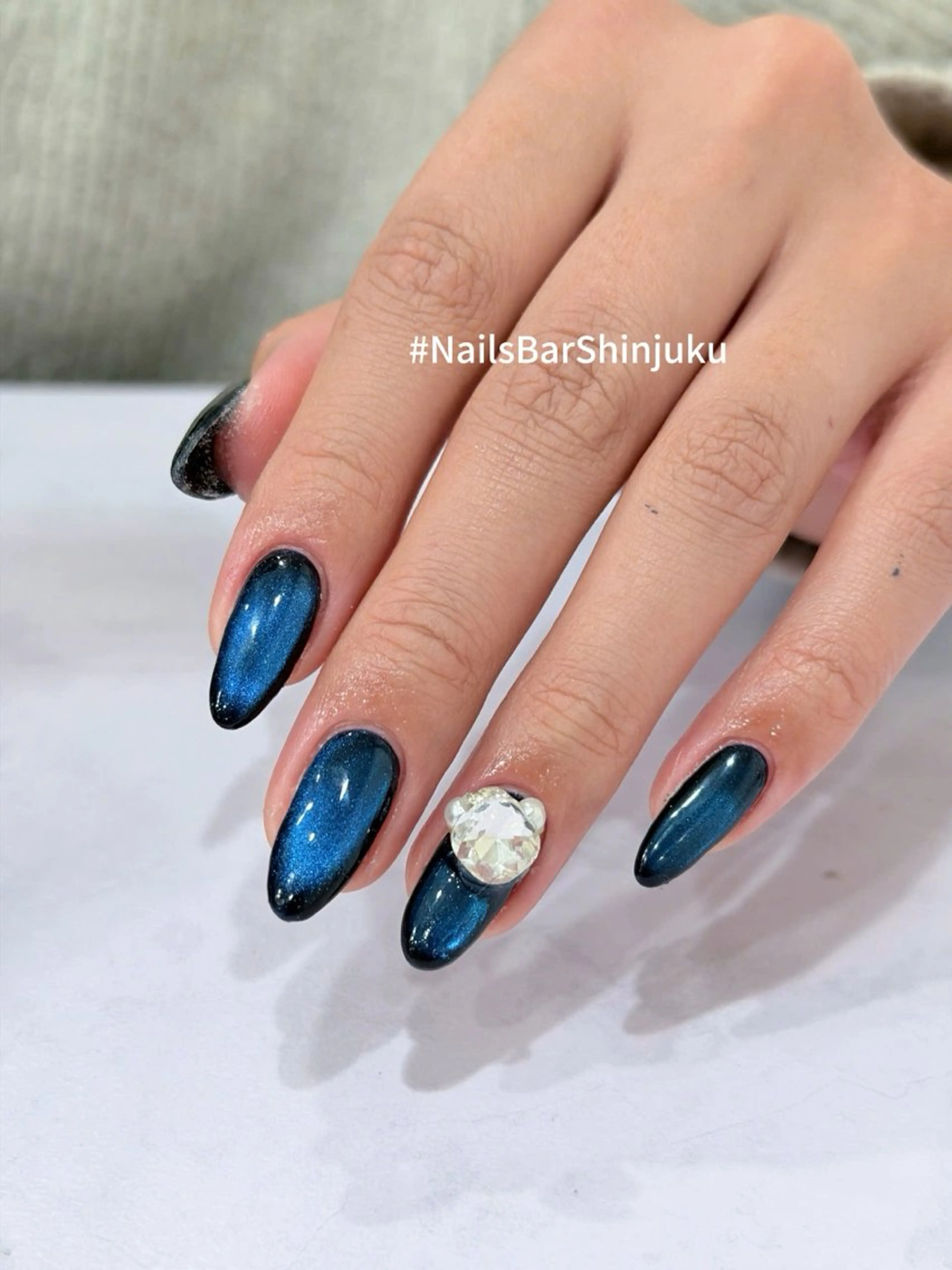 ネイル ボルドー ブラウン チークネイル ドット フットネイル NAILS BAR SHINJUKUのネイルデザイン