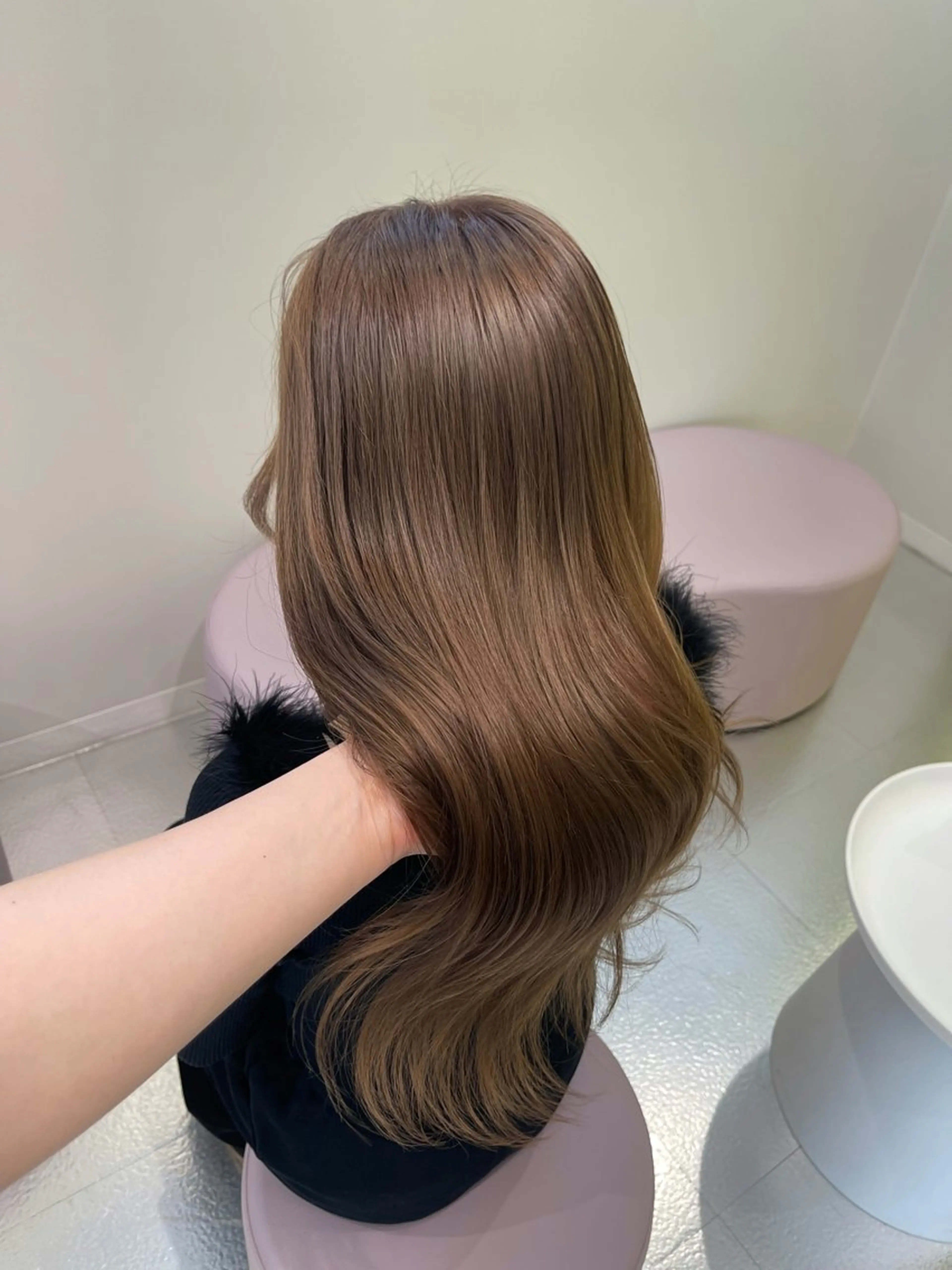 ロング カラー ベージュカラー ミルクティーベージュ MEI / ブリーチカラー/名駅のヘアスタイル
