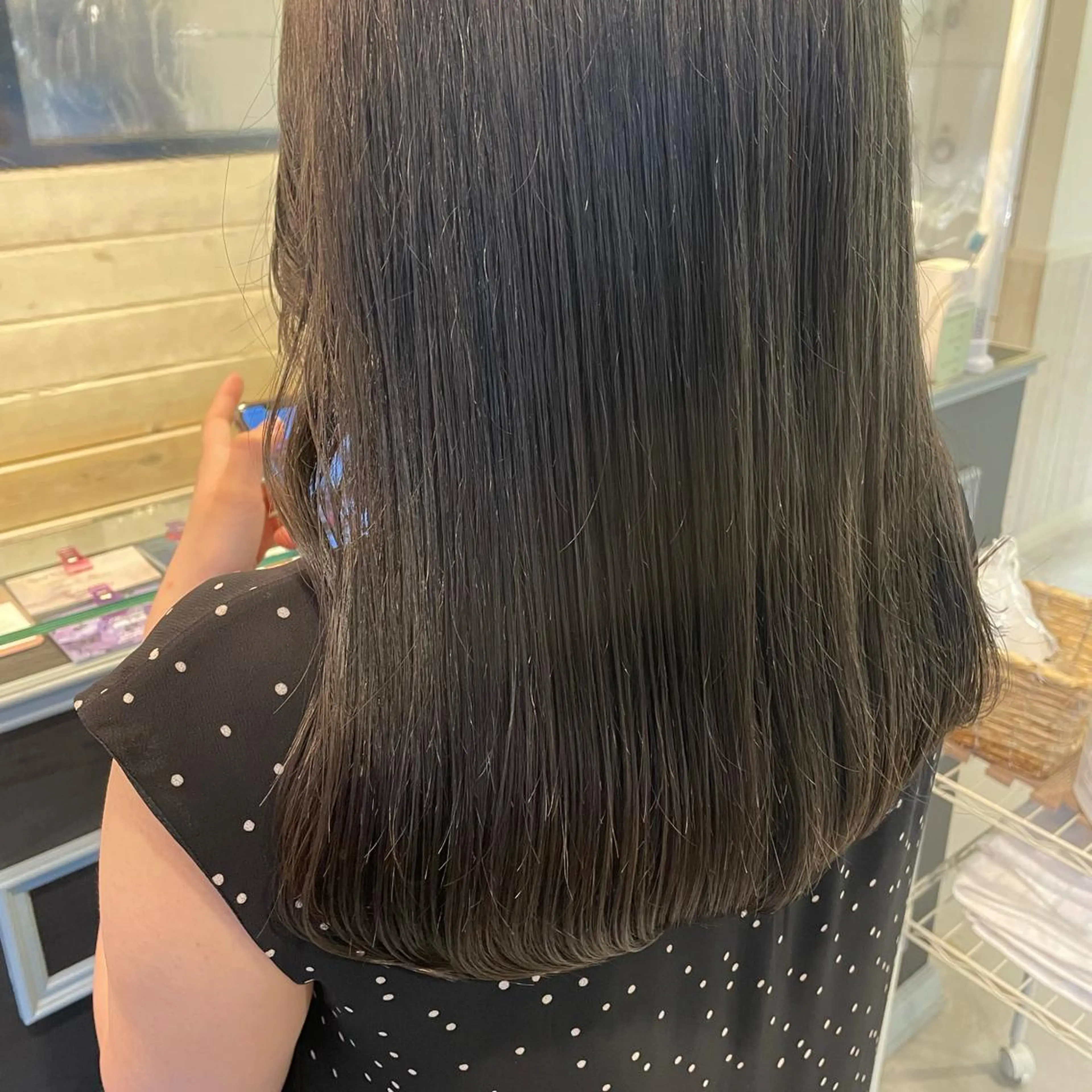 セミロング カラー スナコザワ レナのヘアスタイル