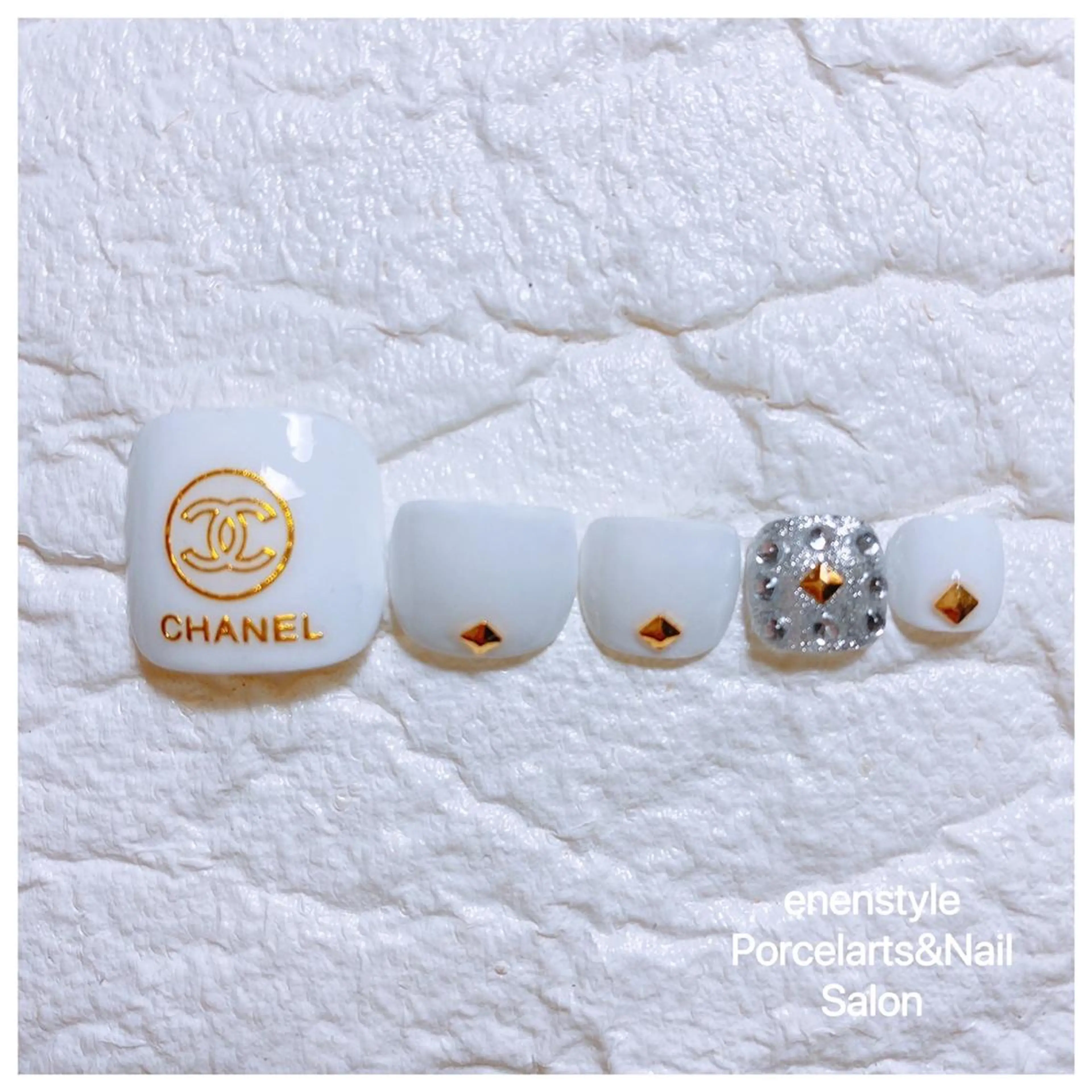 ミディアム ネイル ハンドネイル フットネイル 👑enen style👑のネイルデザイン