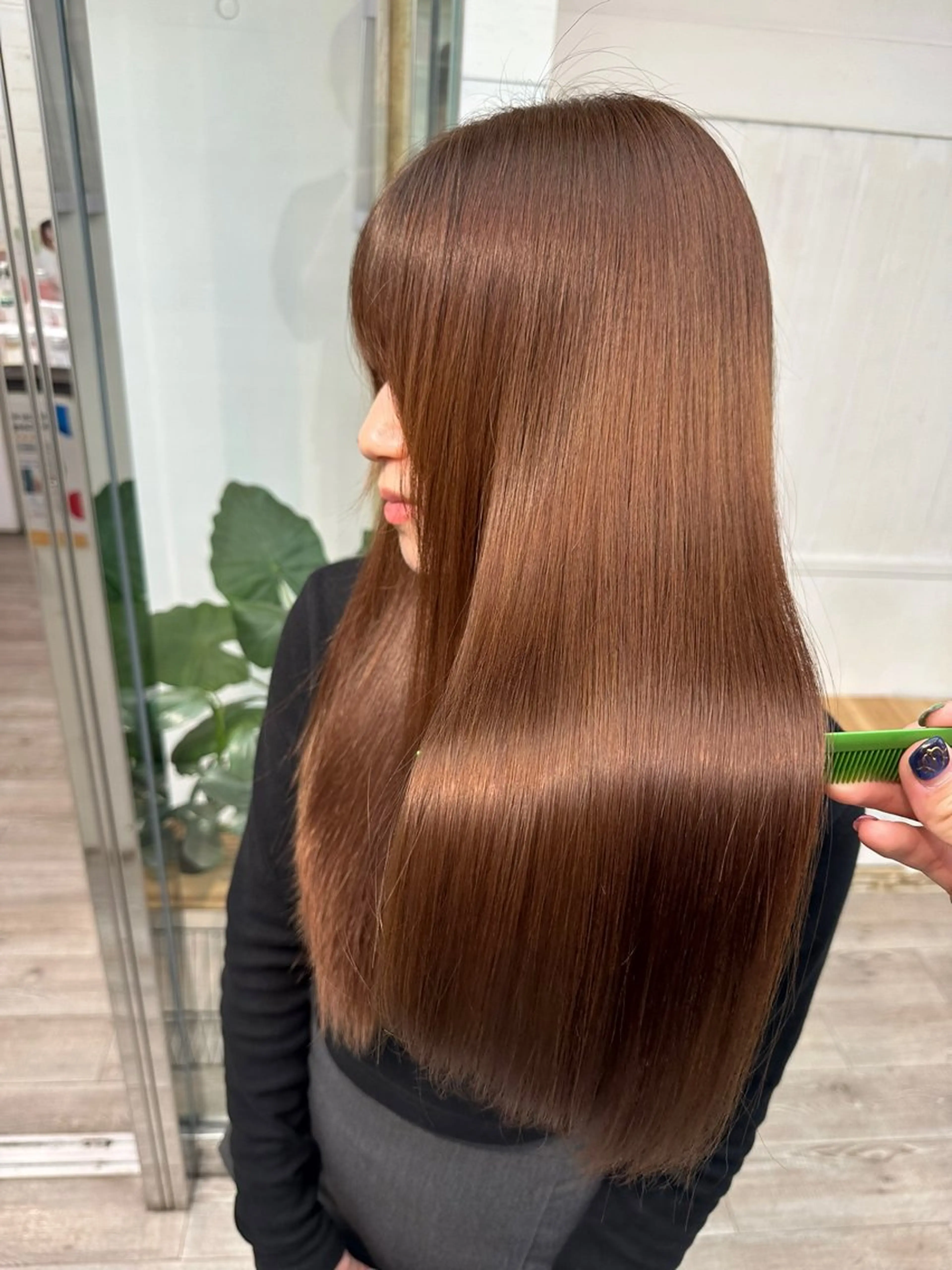 ロング KEIGO/ ベージュカラーのヘアスタイル