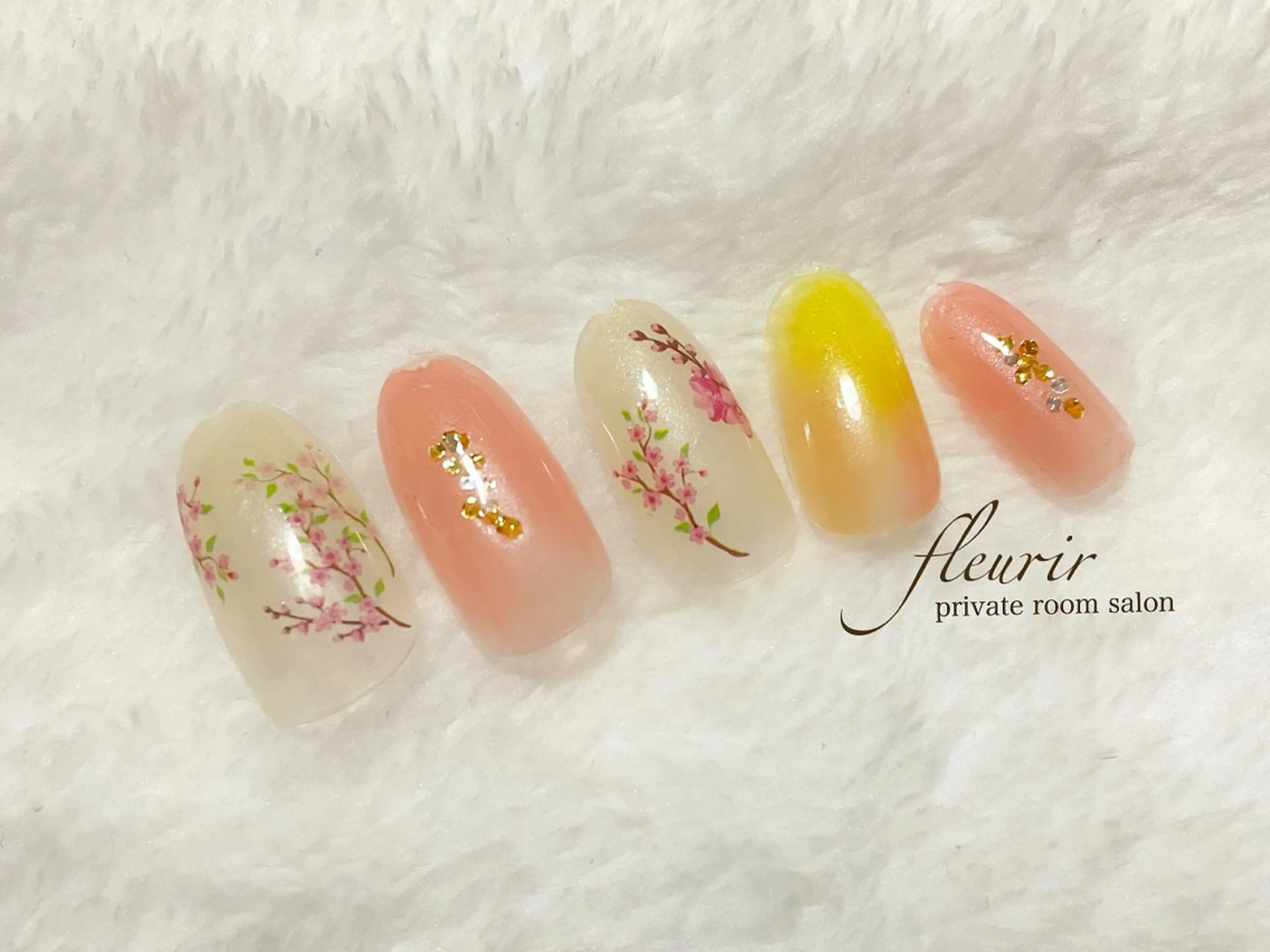 ネイル 桜ネイル ゴールド グラデーション ホログラムネイル ピンク フルリール 【プライベートサロンのネイルデザイン