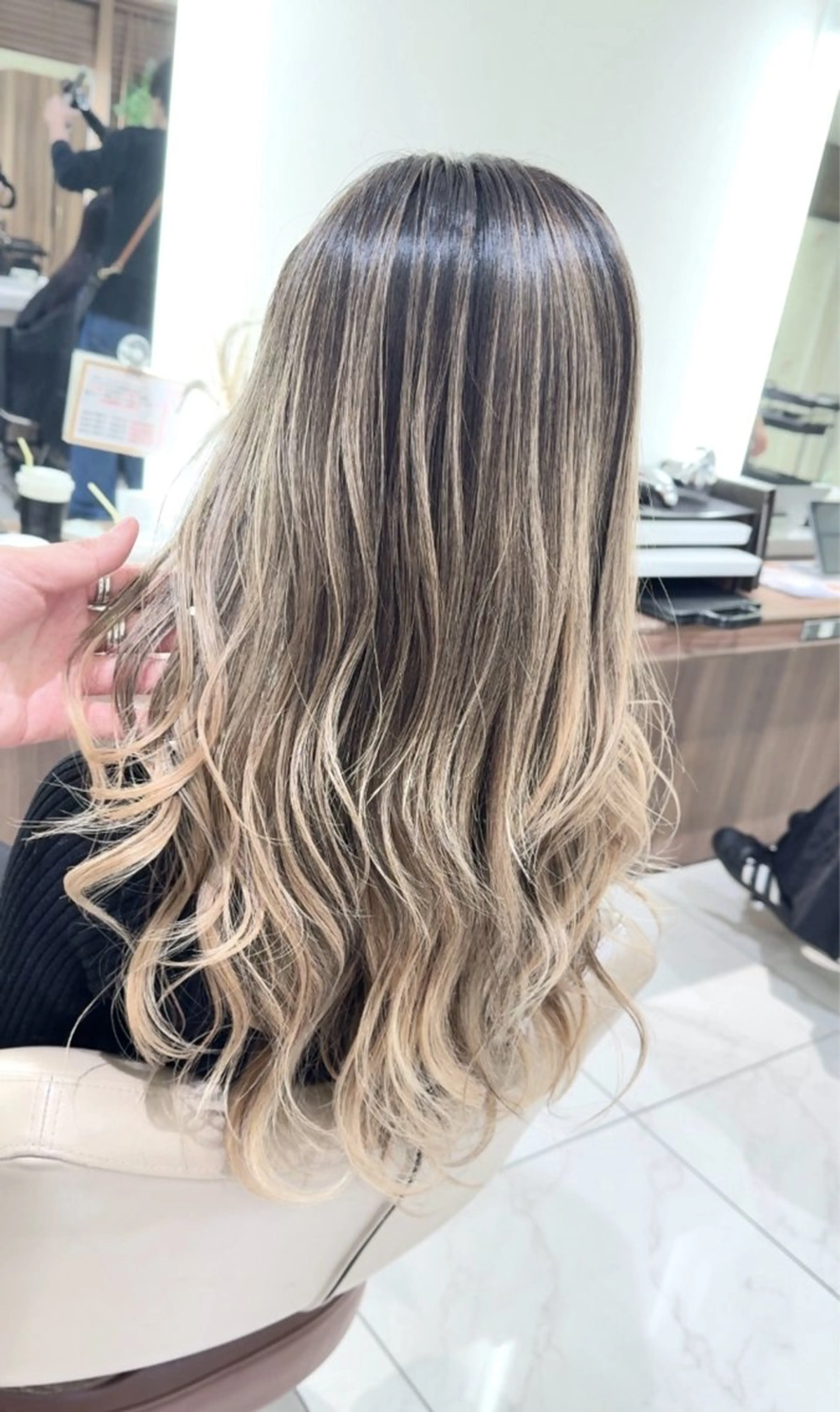 セミロング カラー バレイヤージュ 髪質改善 レイヤーカット カット ヘアカラー トリートメント 山崎俊輔/髪質改善 /バレイヤージュのヘアスタイル