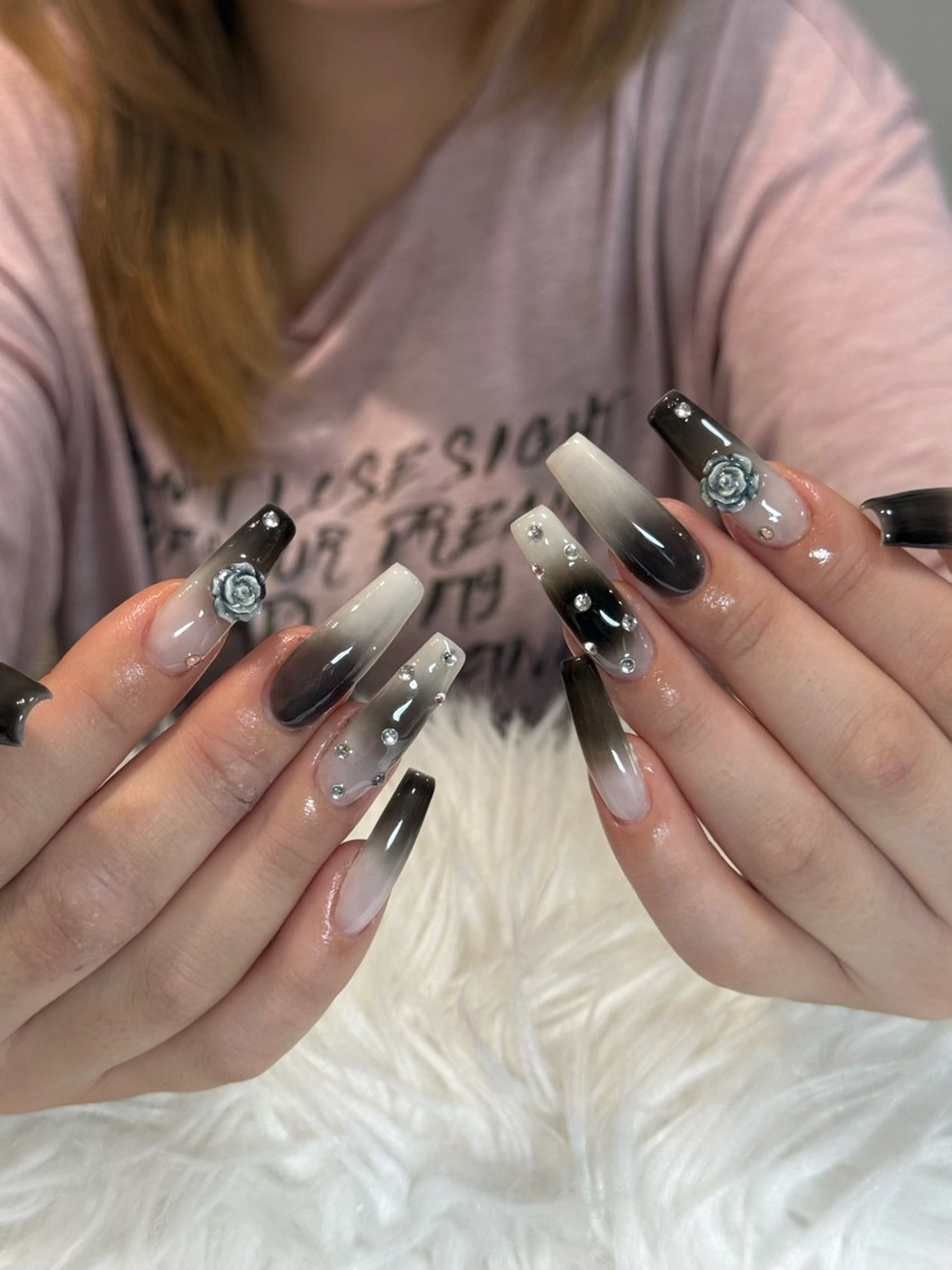 ネイル ボルドー ブラウン チークネイル ドット フットネイル Julli NailStudioのネイルデザイン
