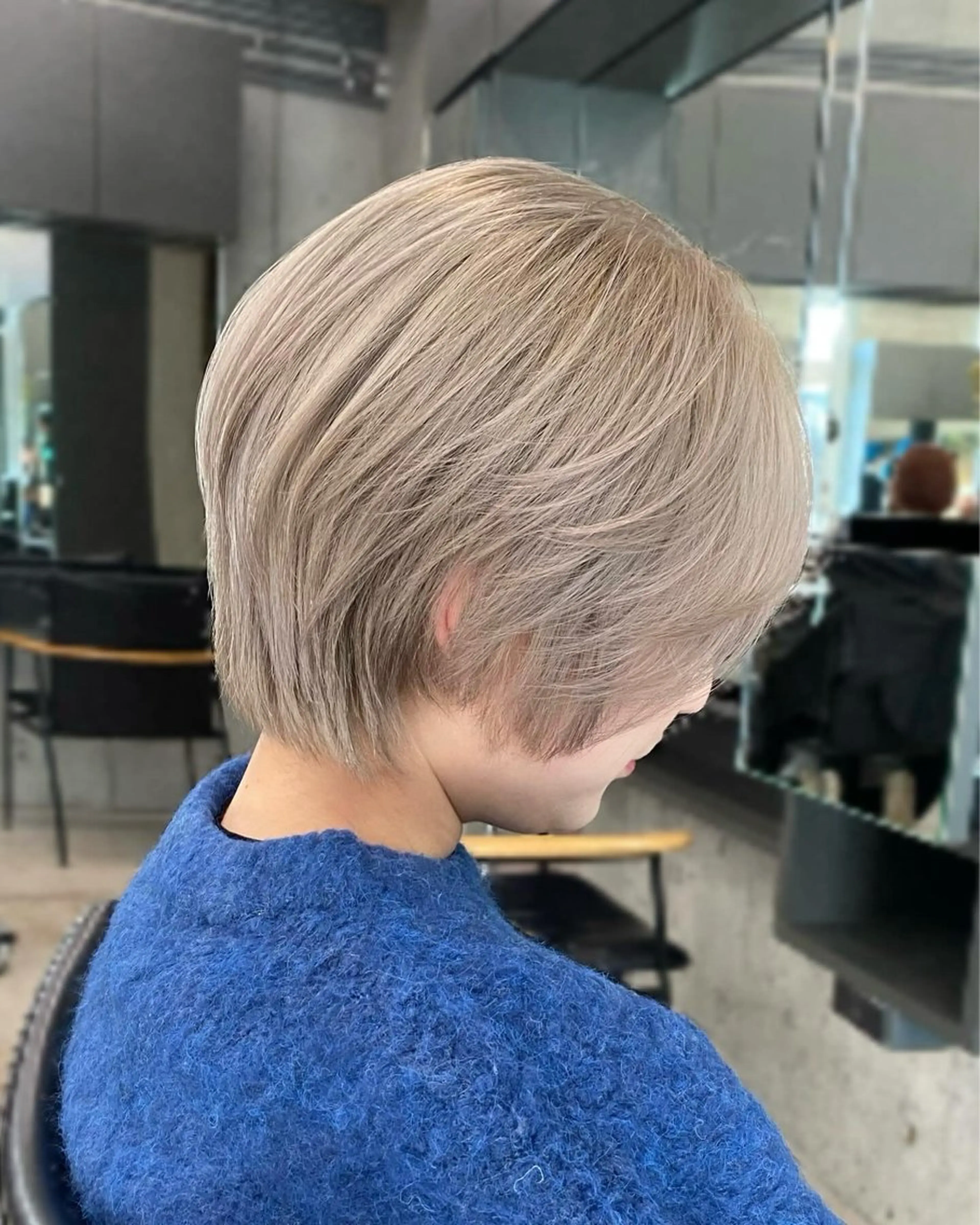 ミディアム カラー ヘアアレンジ グレージュ ハイトーンカラー ミルクティーグレージュ ヘアカラー トリートメント mina 🌷のヘアスタイル