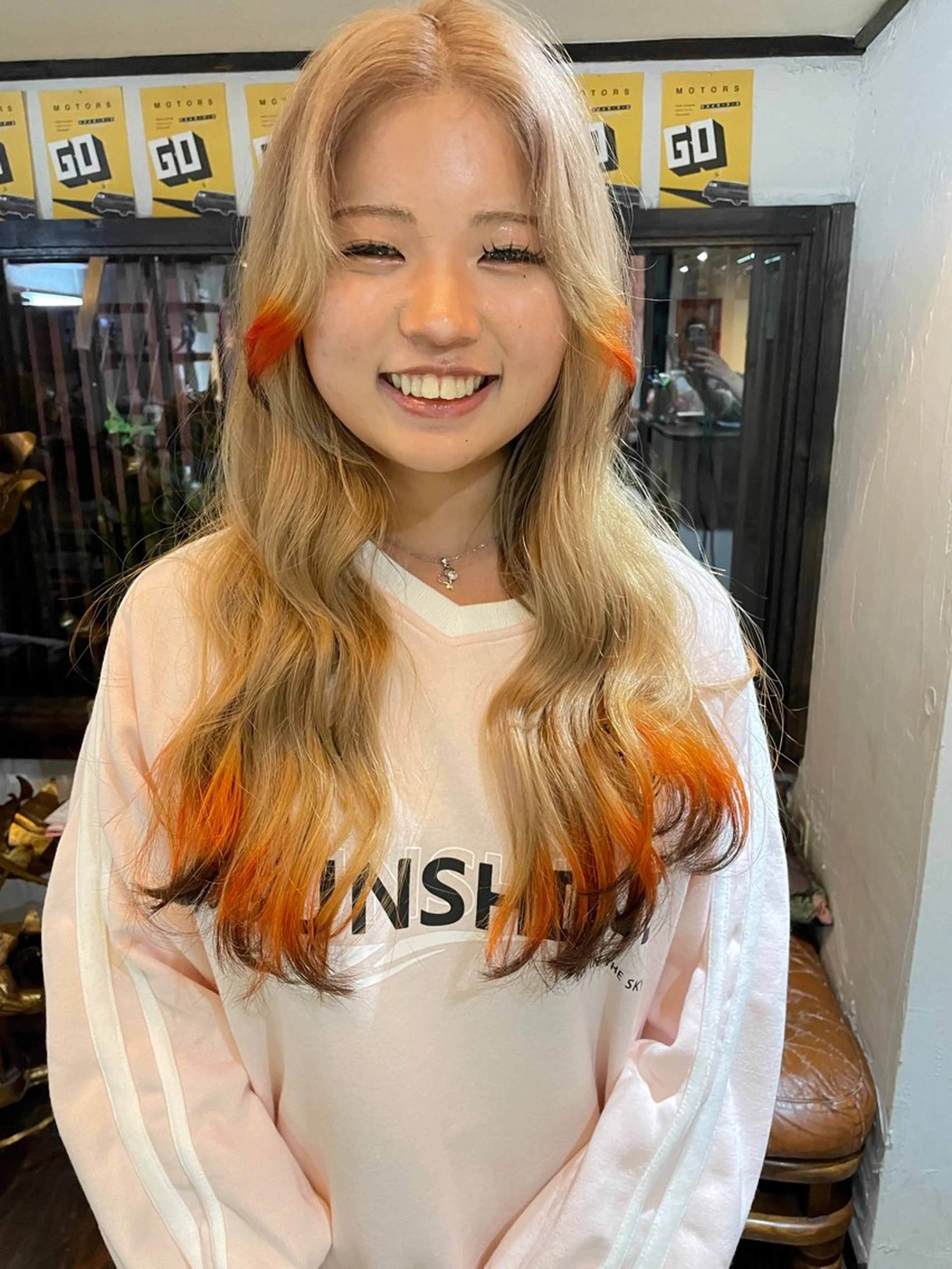 ロング カラー ベージュカラー 狐カラー カット ヘアカラー 大石 朱純のヘアスタイル