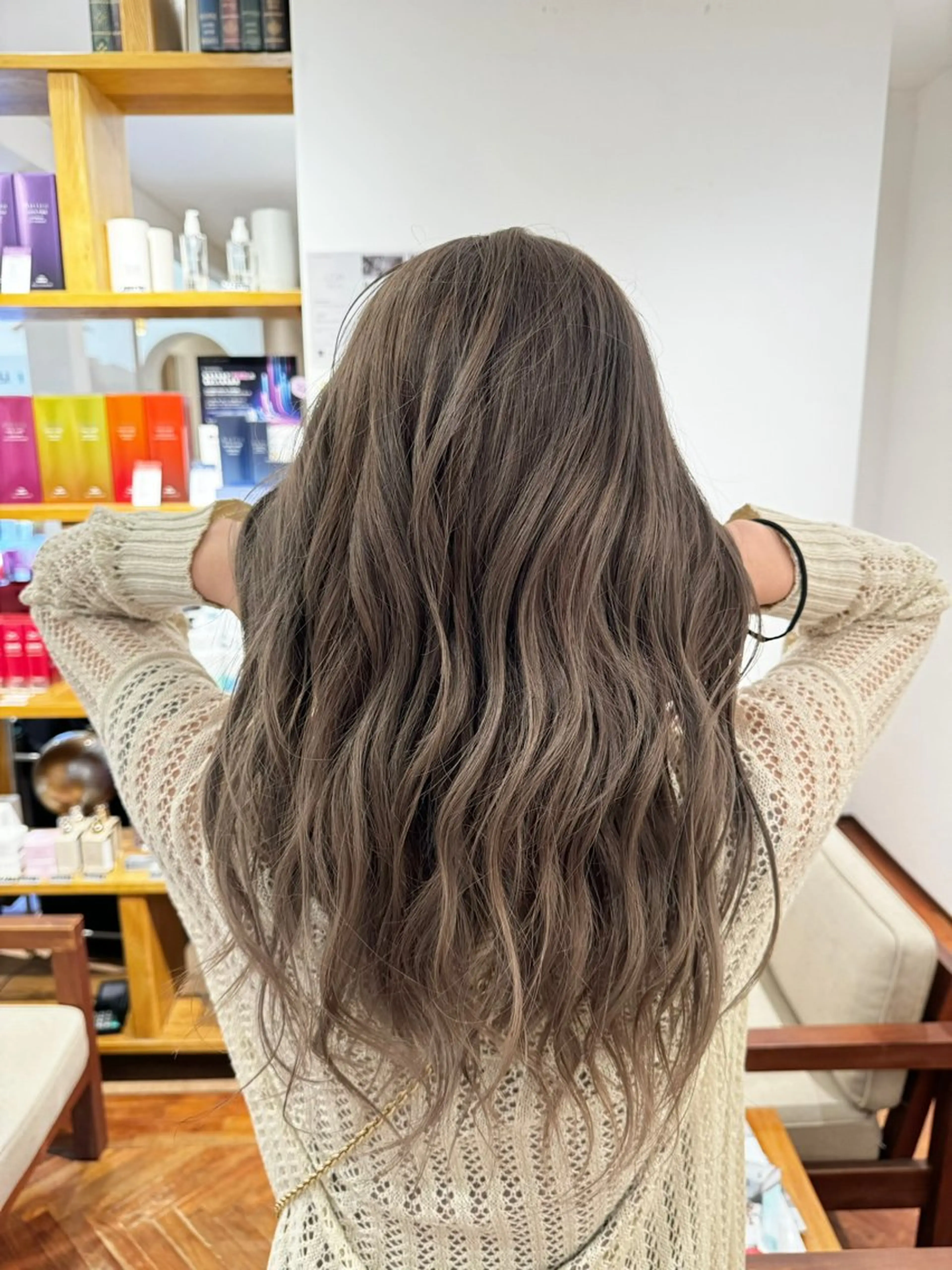 ロング カラー グレージュ ヘアカラー 吉田 新平のヘアスタイル