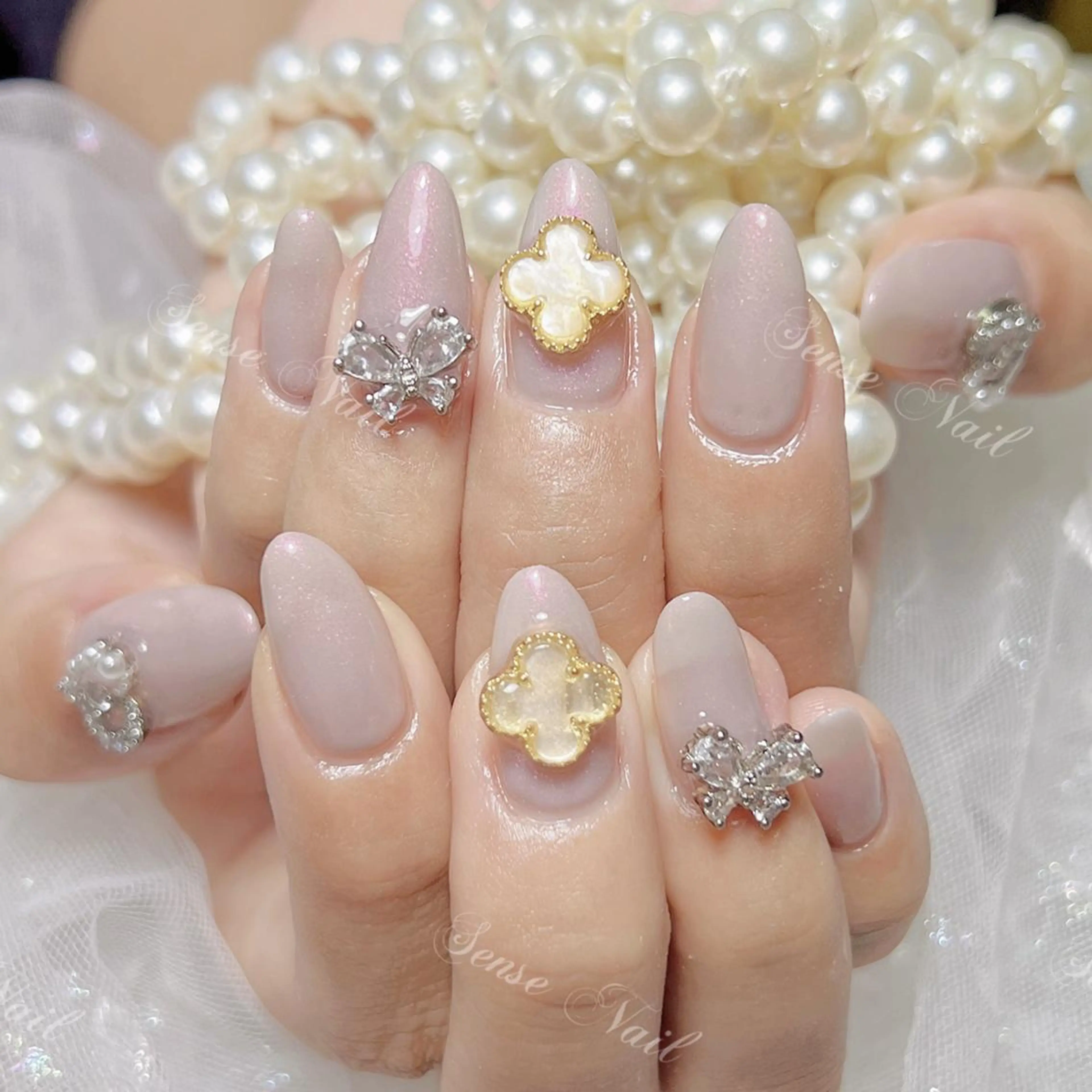 ネイル ハンドネイル ハンドケア Queening 🦋のネイルデザイン