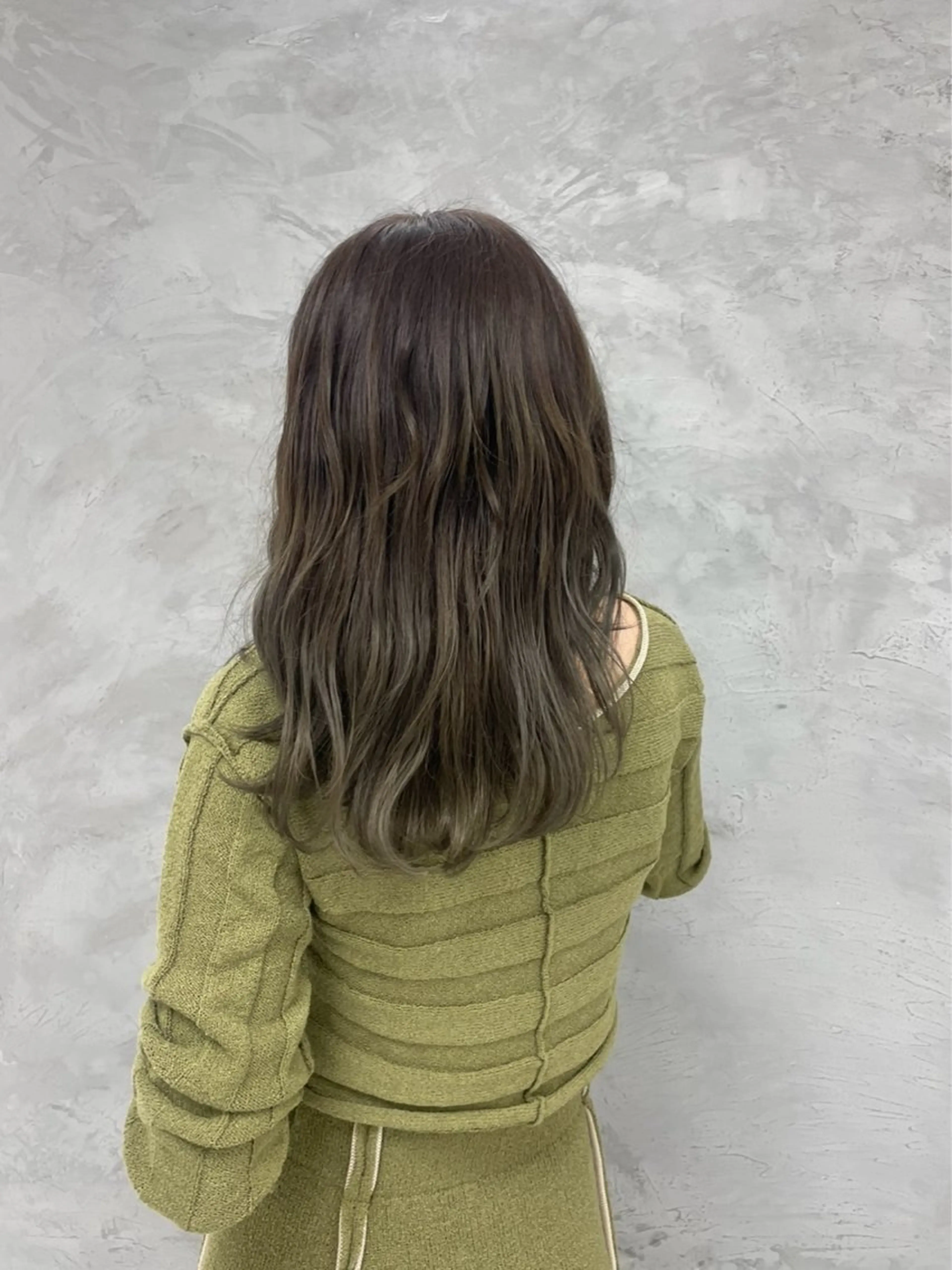 ロング カラー ブリーチ グラデーションカラー グレージュ コミヤマ ナツキ🪿のヘアスタイル