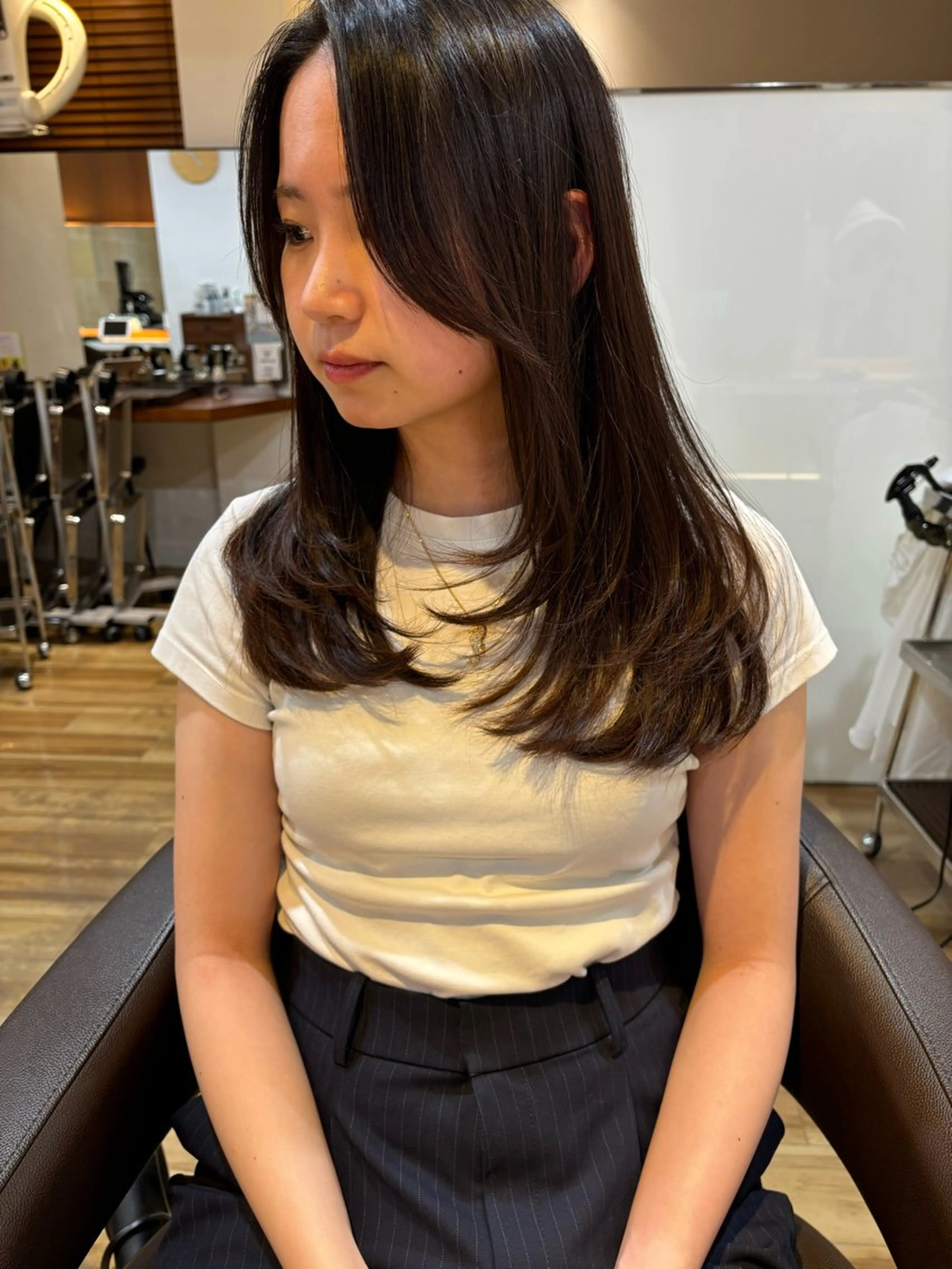 セミロング レイヤーカット カット ヘアカラー トリートメント レイヤーカット /透明感/千葉怜寿のヘアスタイル