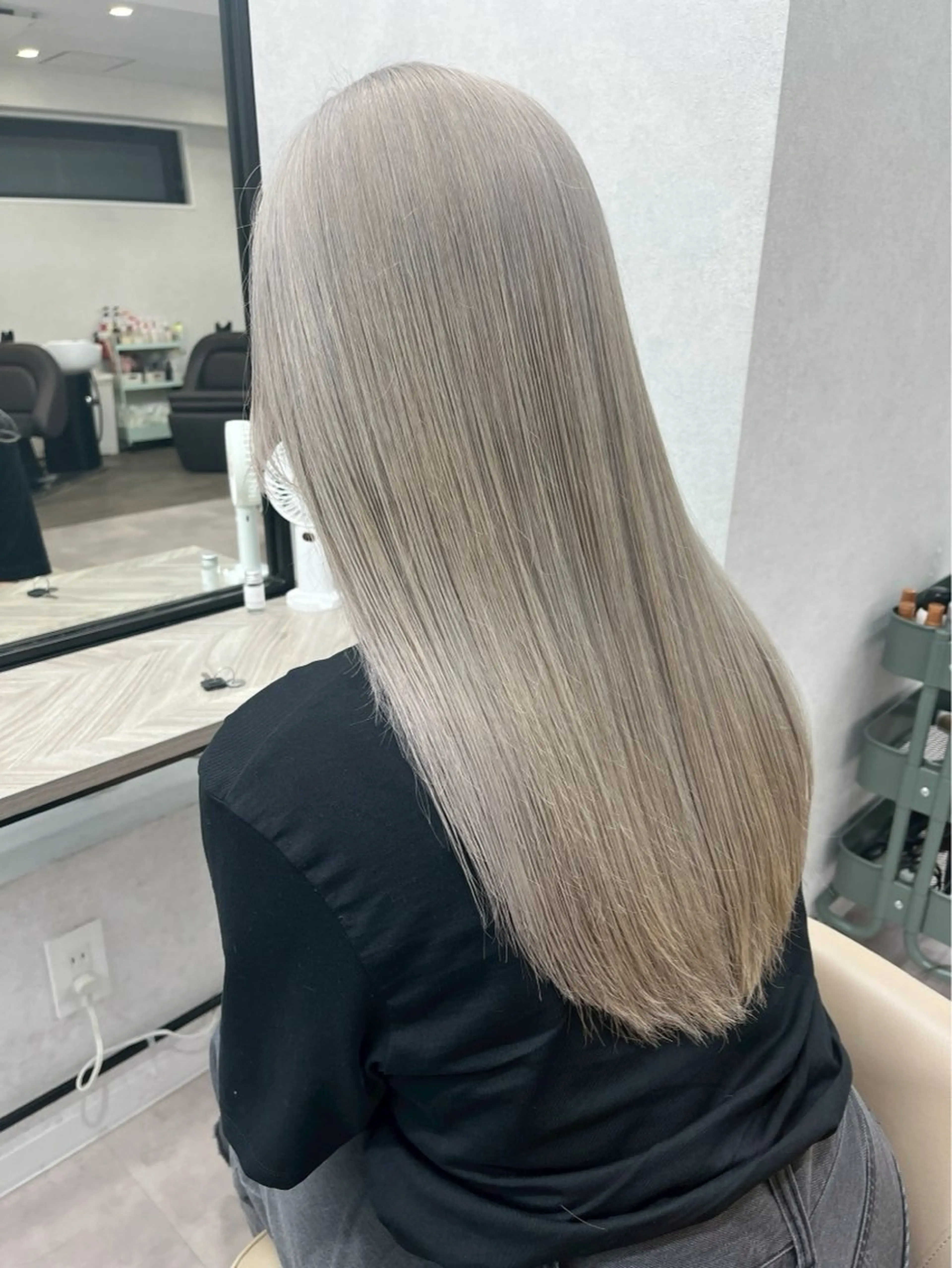 カラー ブリーチ/ ハイトーン/森 裕斗のヘアスタイル