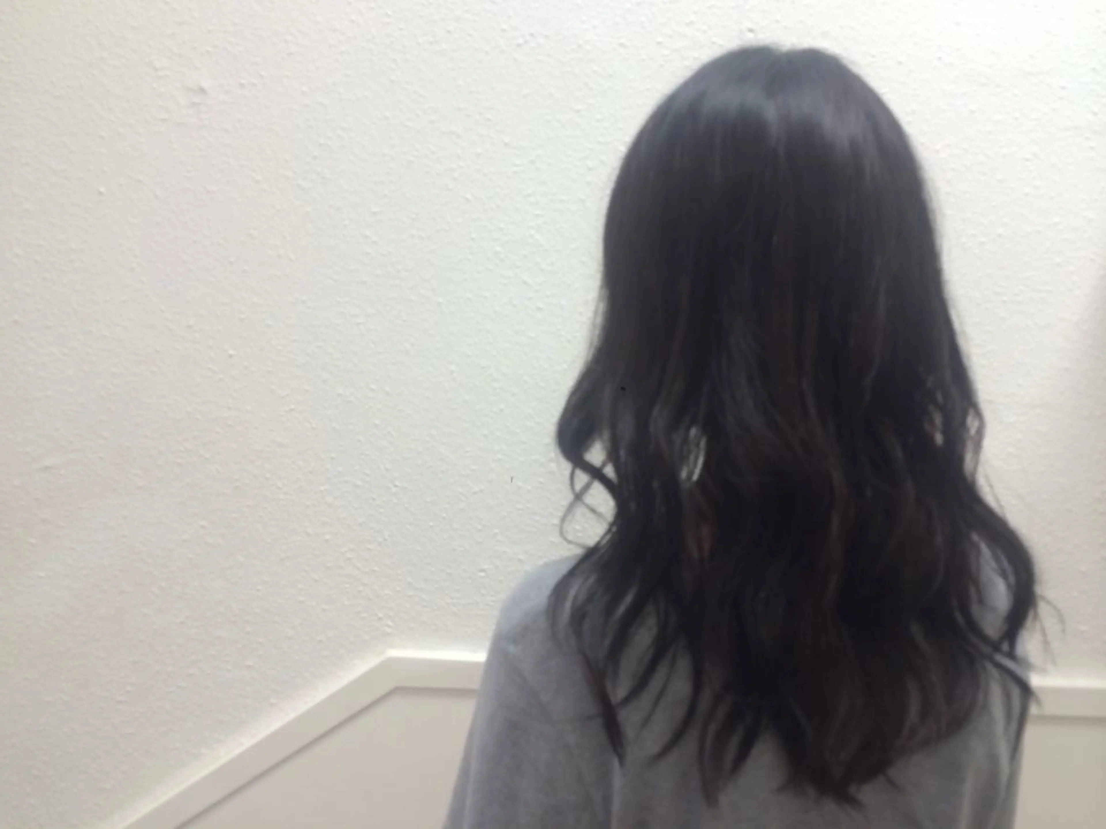 ロング カラー ダークグレー にった みずきのヘアスタイル