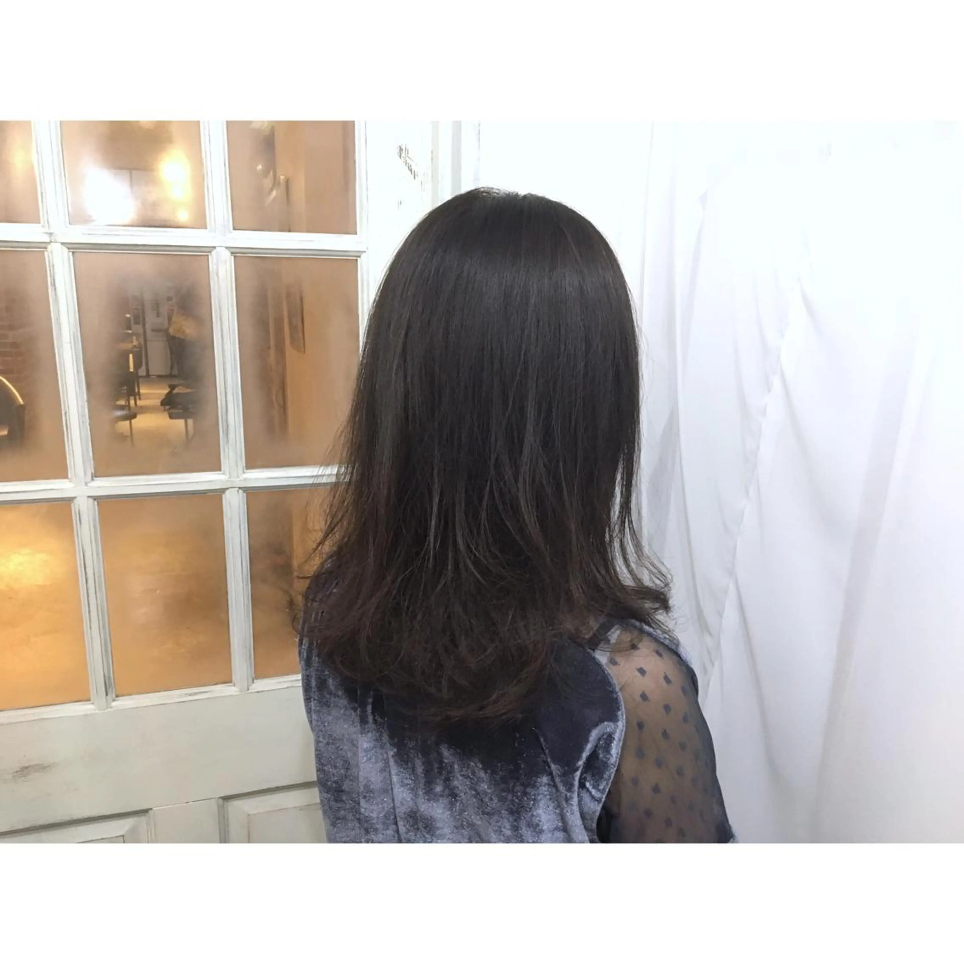 セミロング カラー パーマ グレージュ 境 健助のヘアスタイル