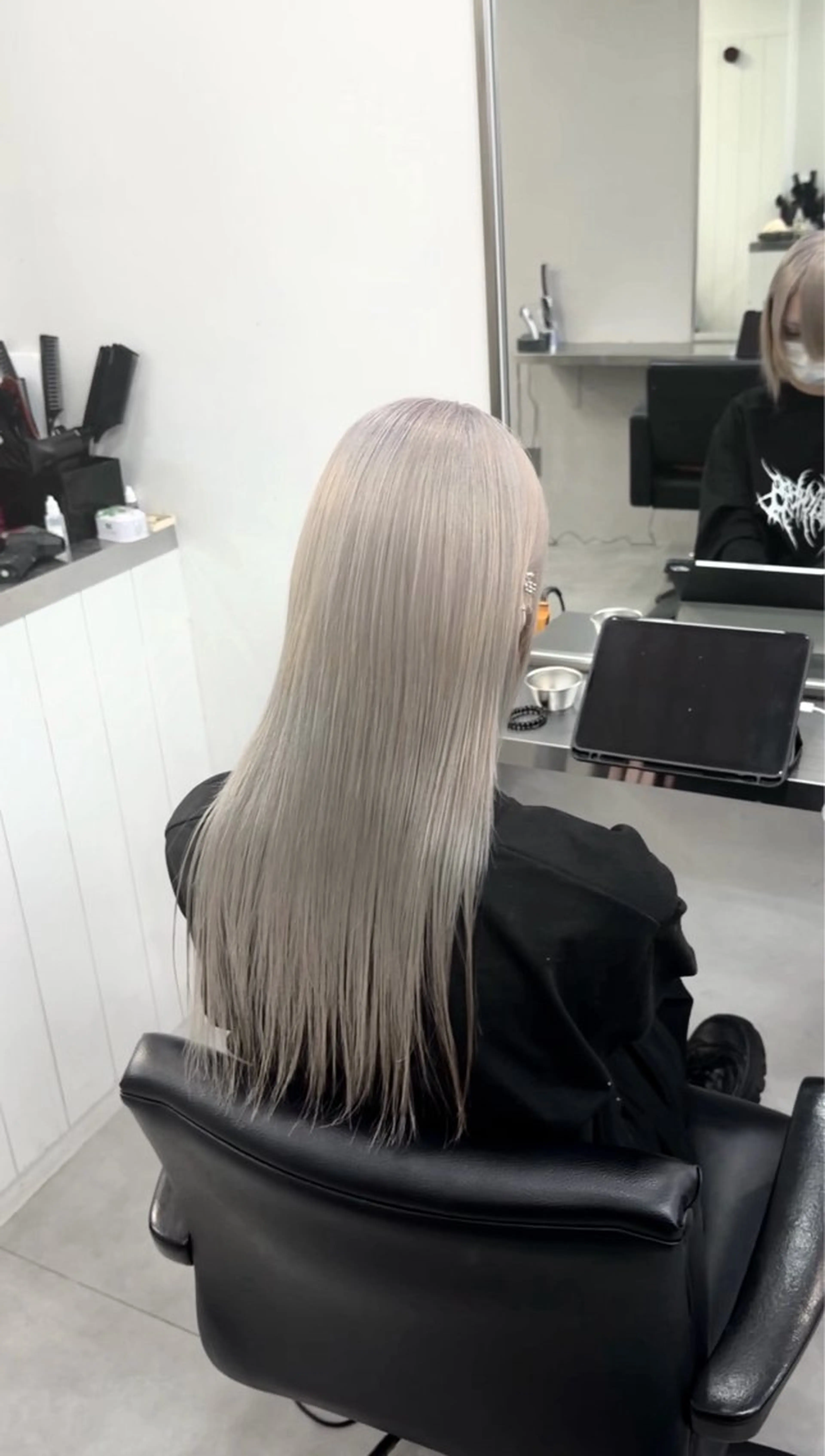 ロング カラー ブリーチ 透明感カラー ハイトーンカラー 蔭山 幸奈のヘアスタイル