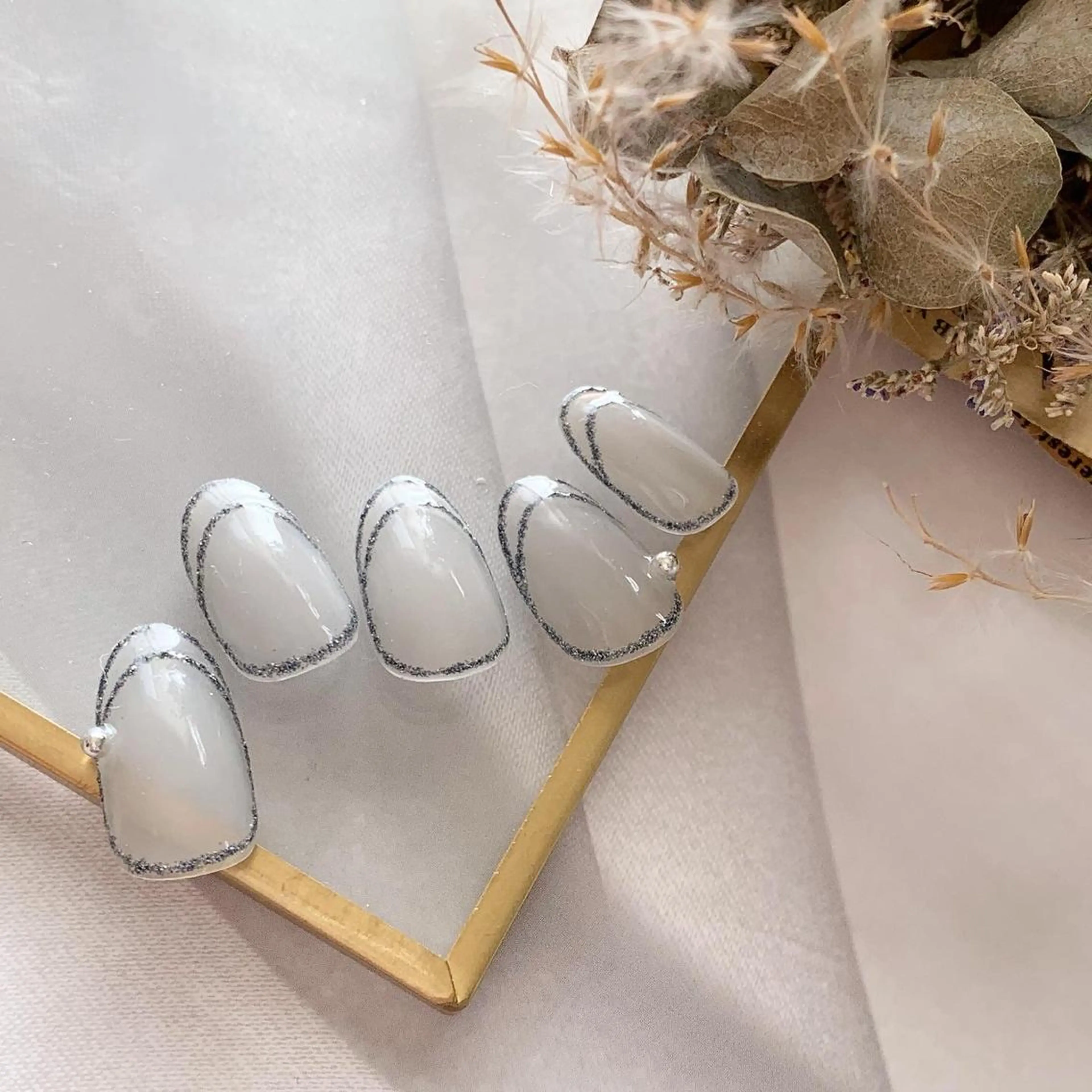 ネイル フラッシュネイル フレンチネイル ラメ(グリッター) 𝑡𝑖𝑎𝑚𓂃 きむらゆきののネイルデザイン