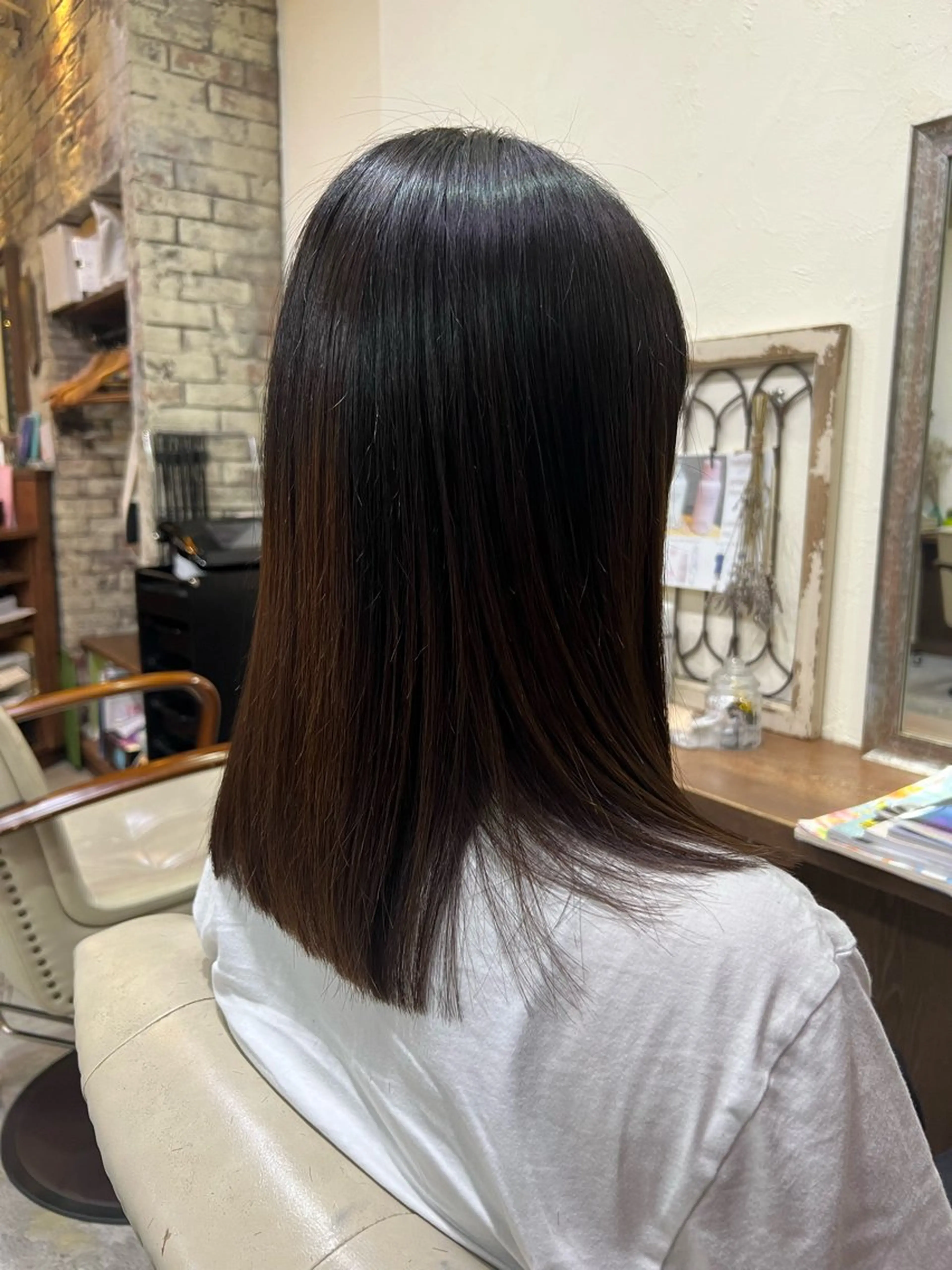 ミディアム カット 縮毛矯正 高橋 葵のヘアスタイル