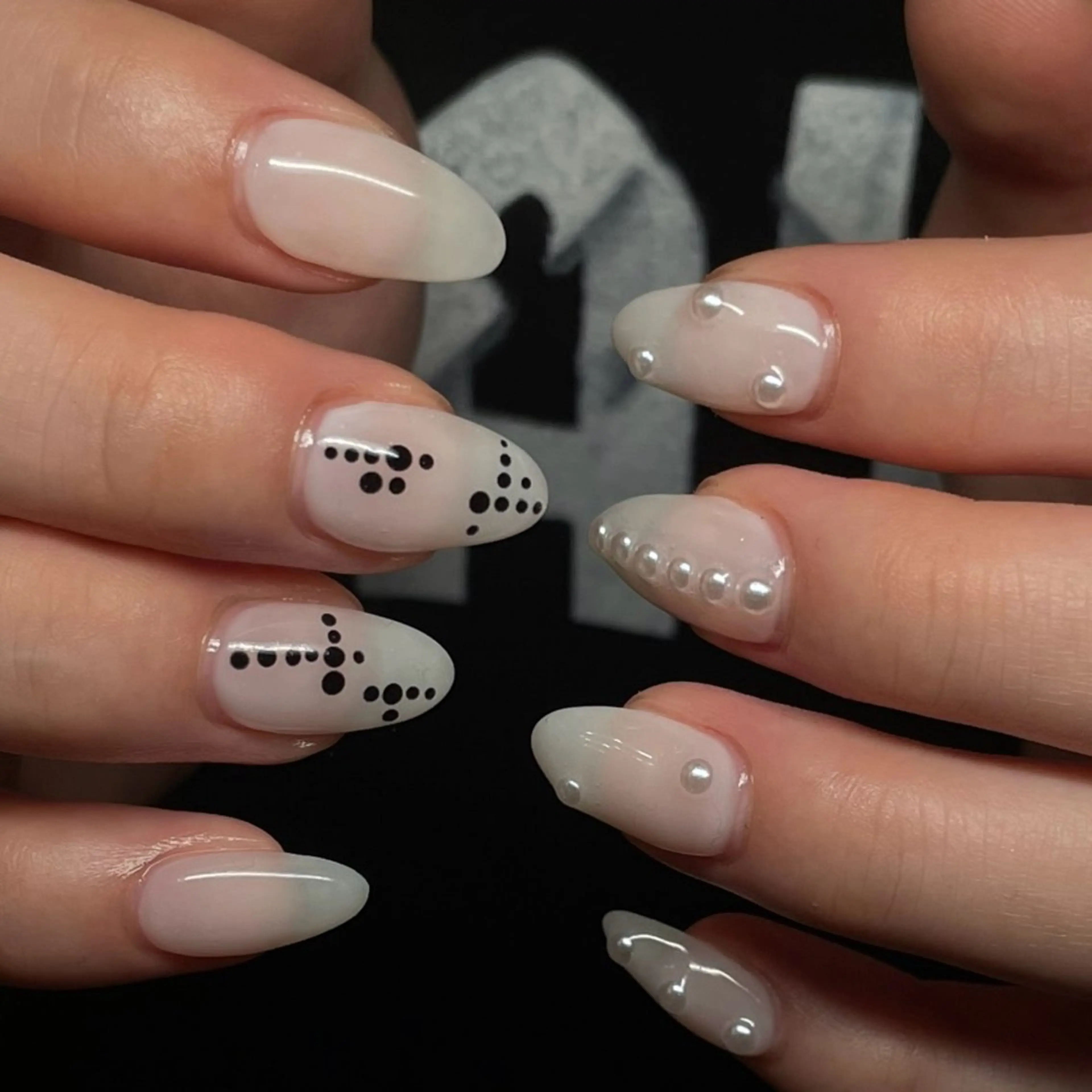 ネイル アートネイル ドット 🦋hana / nail / AOのネイルデザイン