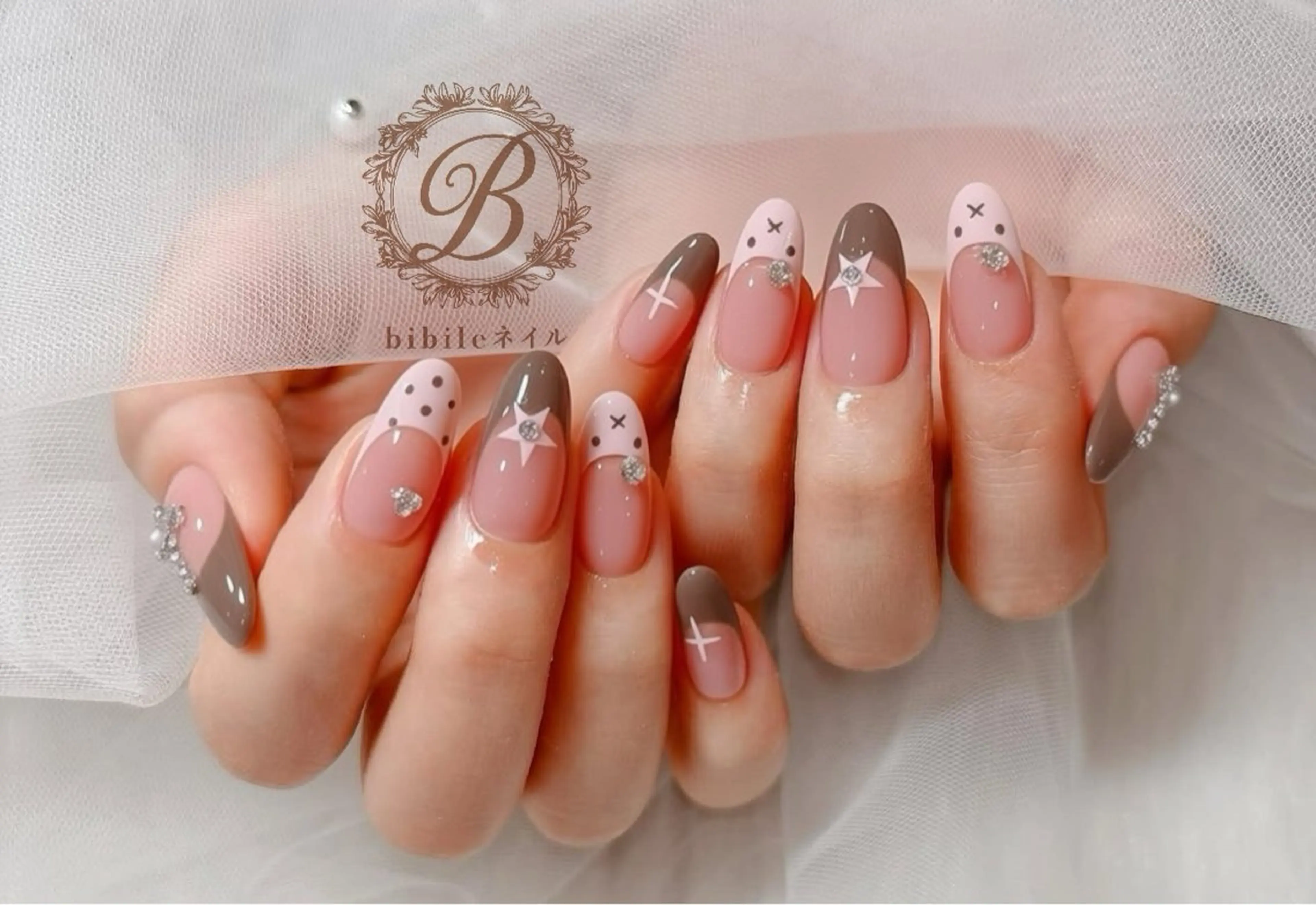 ネイル ストーンネイル ハンドネイル 島尻 ユインのネイルデザイン