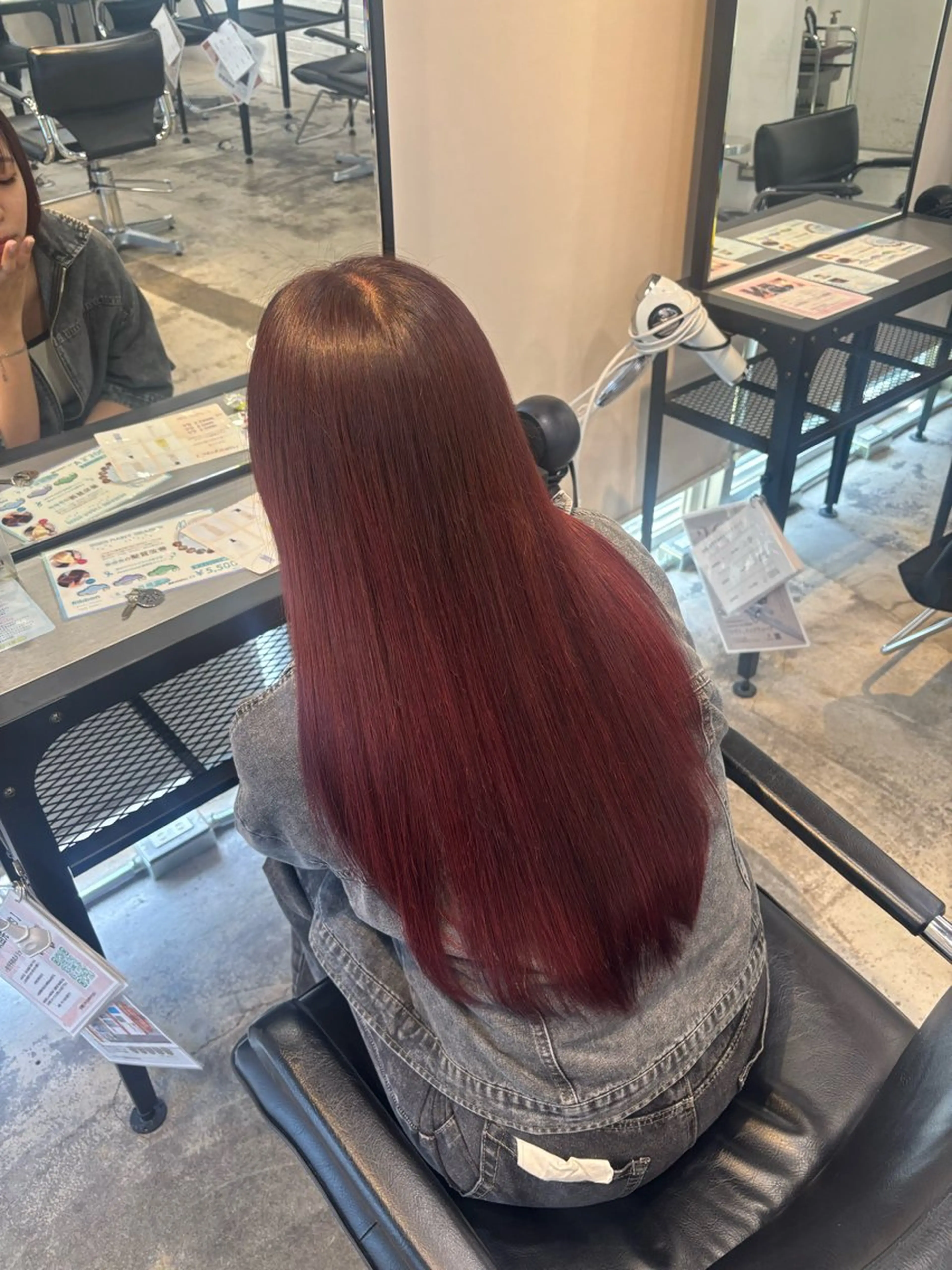 ロング カラー ブリーチ グラデーションカラー レッドカラー レイヤー sala 推しカラー職人🎀のヘアスタイル