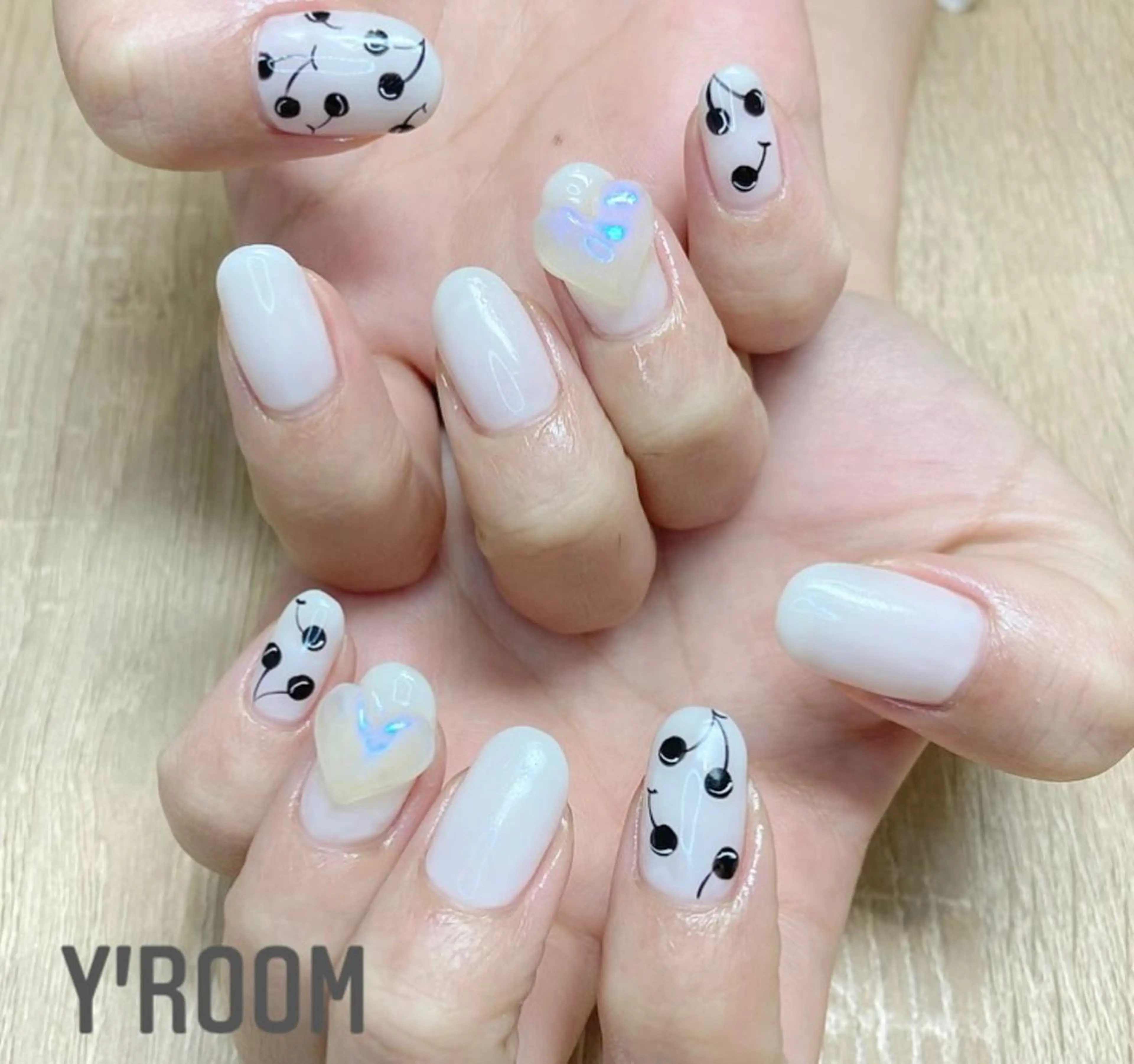 ネイル オーロラネイル フラッシュネイル ジェルネイル グラデーション マグネットネイル ハンドネイル YUKA （ネイリスト）のネイルデザイン