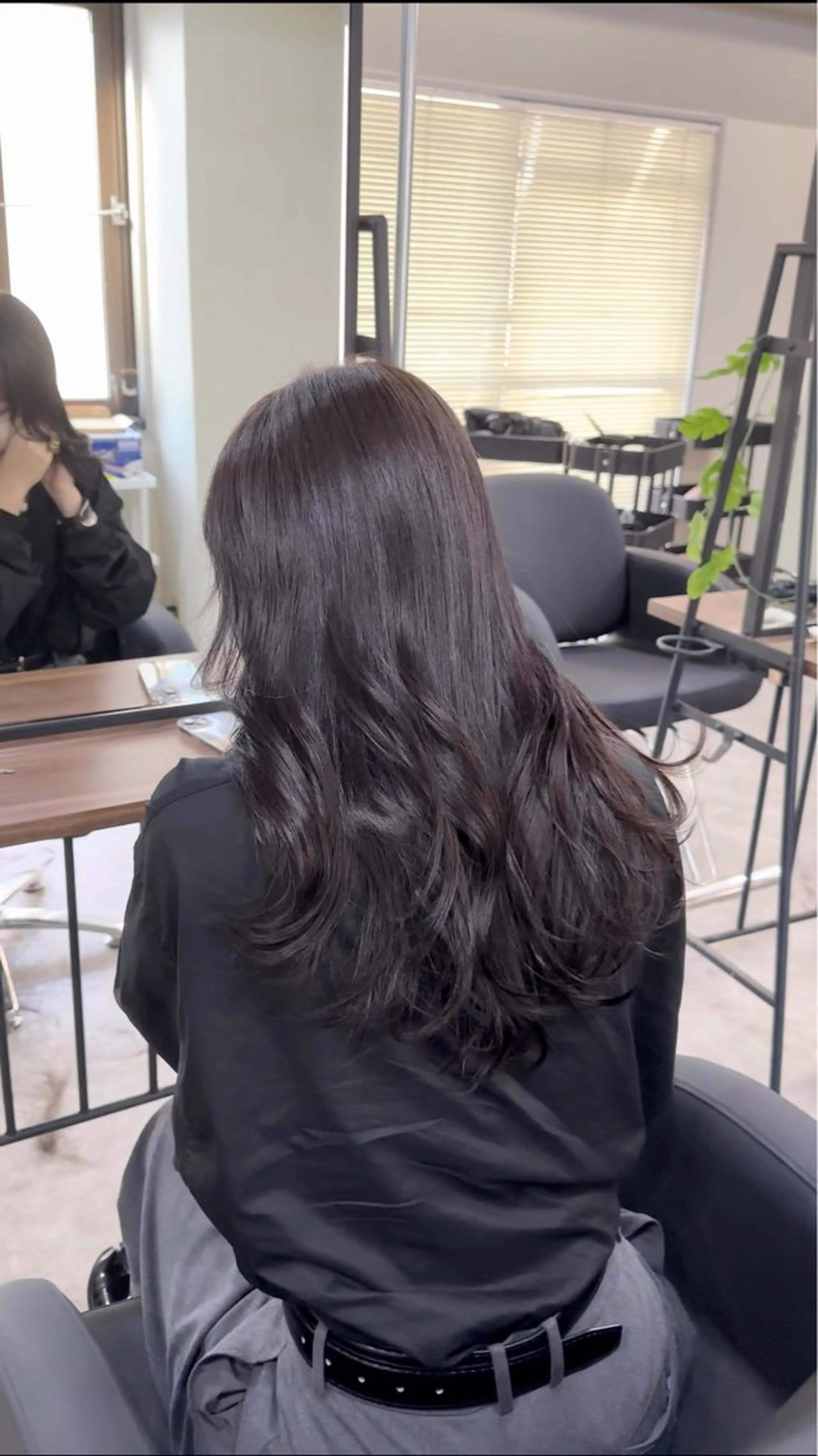 セミロング カラー ヘアアレンジ 韓国風ヘア レイヤーカット 切りっぱなしヘアボブ ミディアムヘアRYOのヘアスタイル