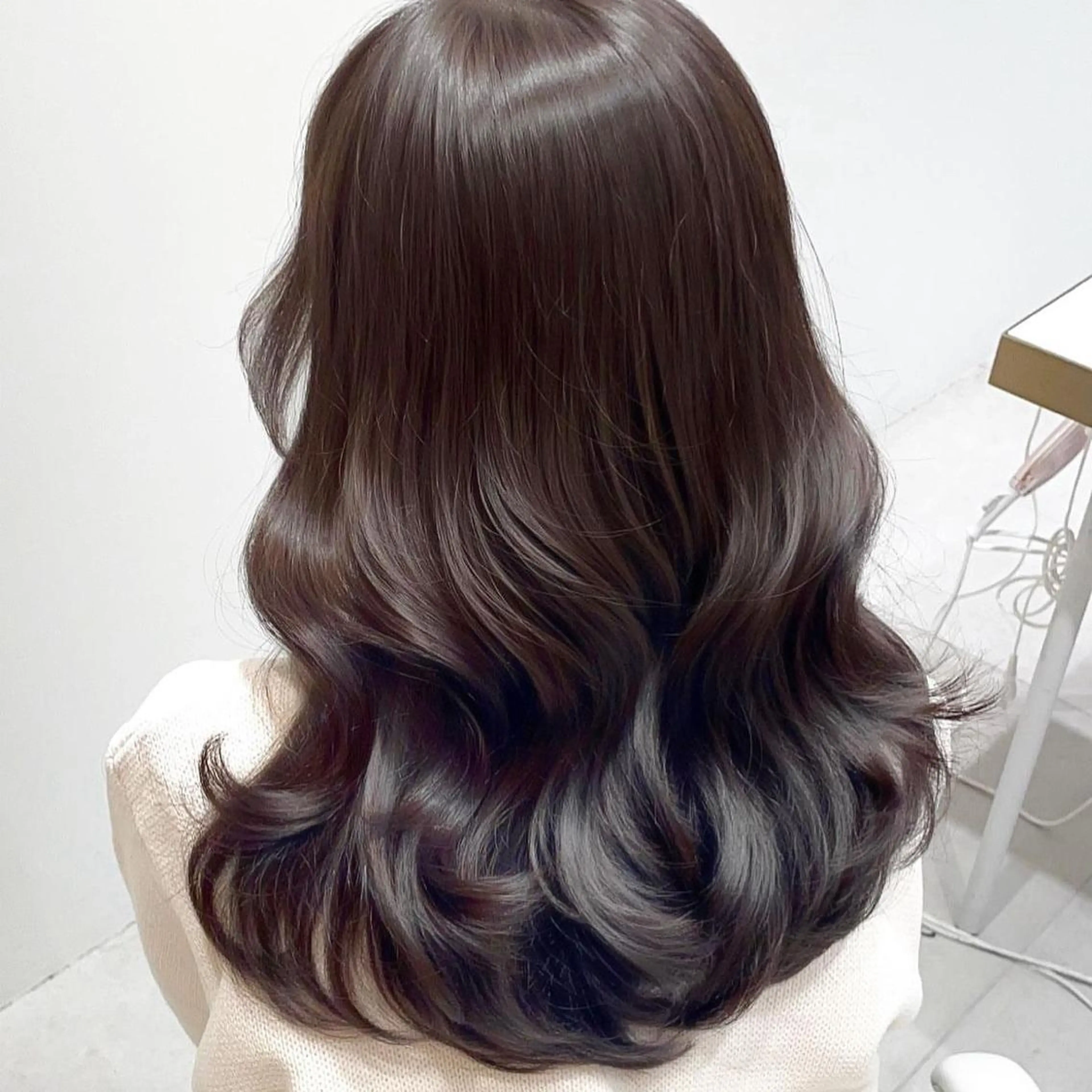 セミロング カラー 🤎小顔レイヤー /ベージュ🤎友香のヘアスタイル