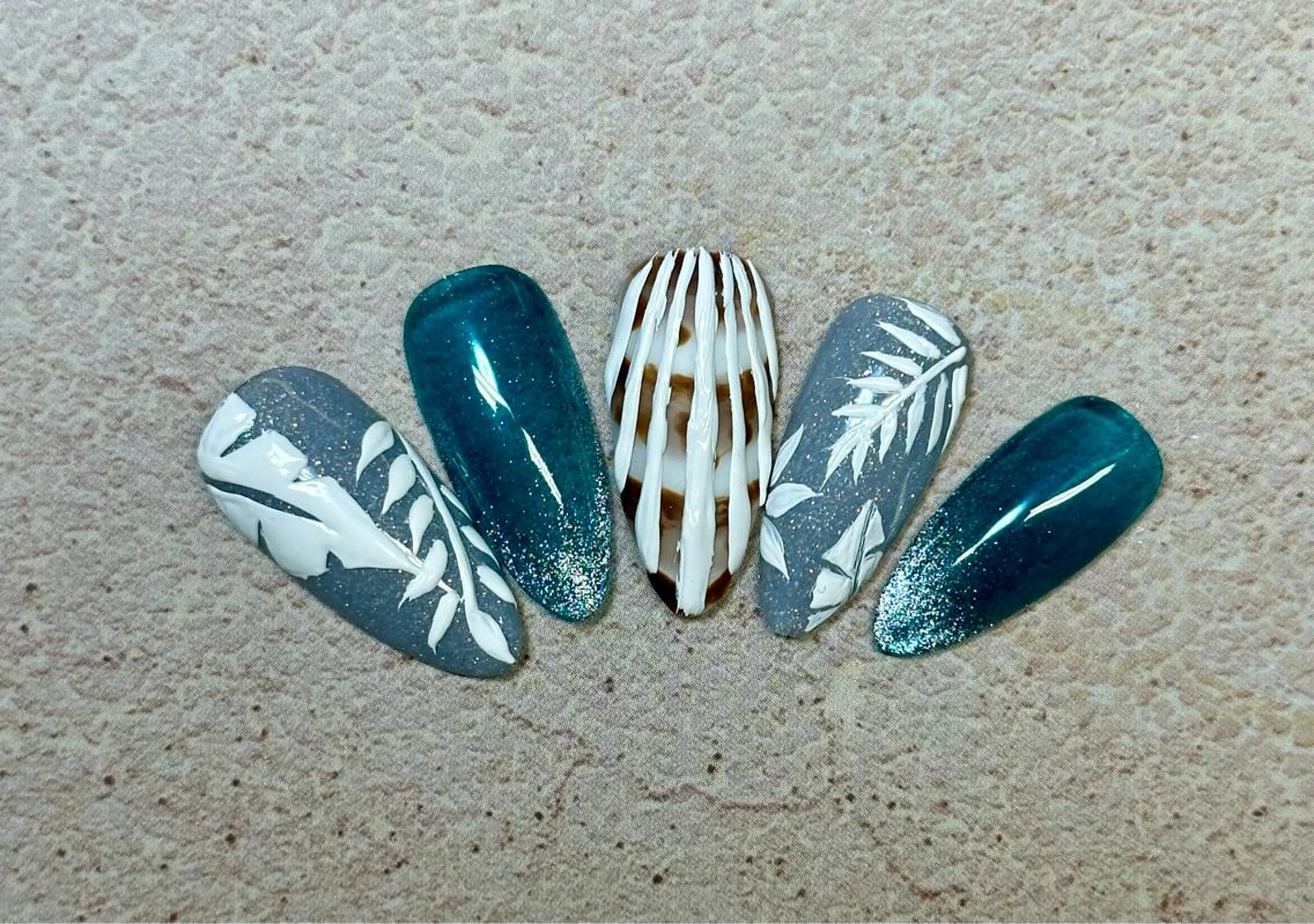 ネイル フレンチネイル マグネットネイル マグネットフレンチ 夏ネイル M.N_ nailのネイルデザイン