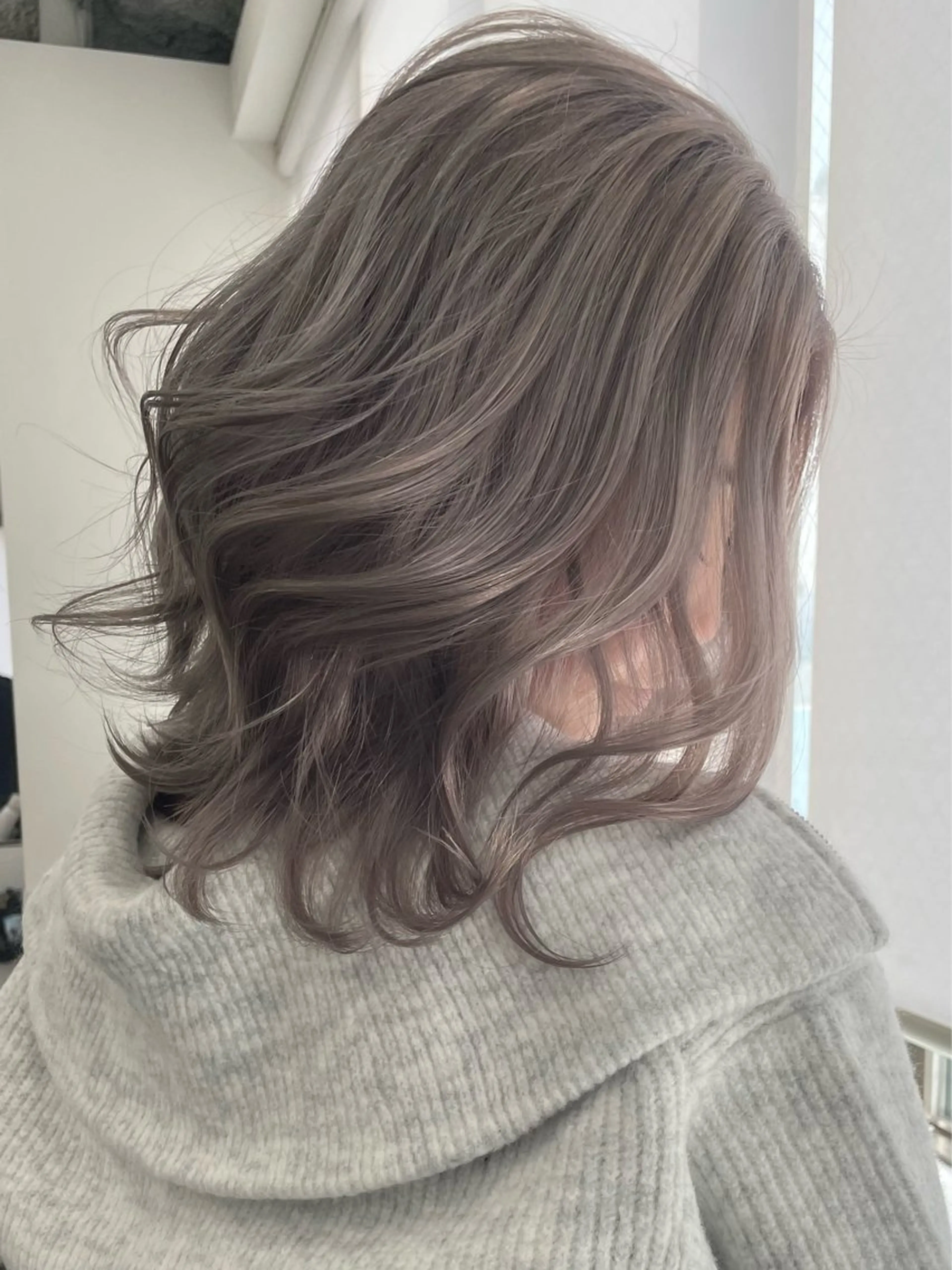 ミディアム BLEACHi /noeのヘアスタイル