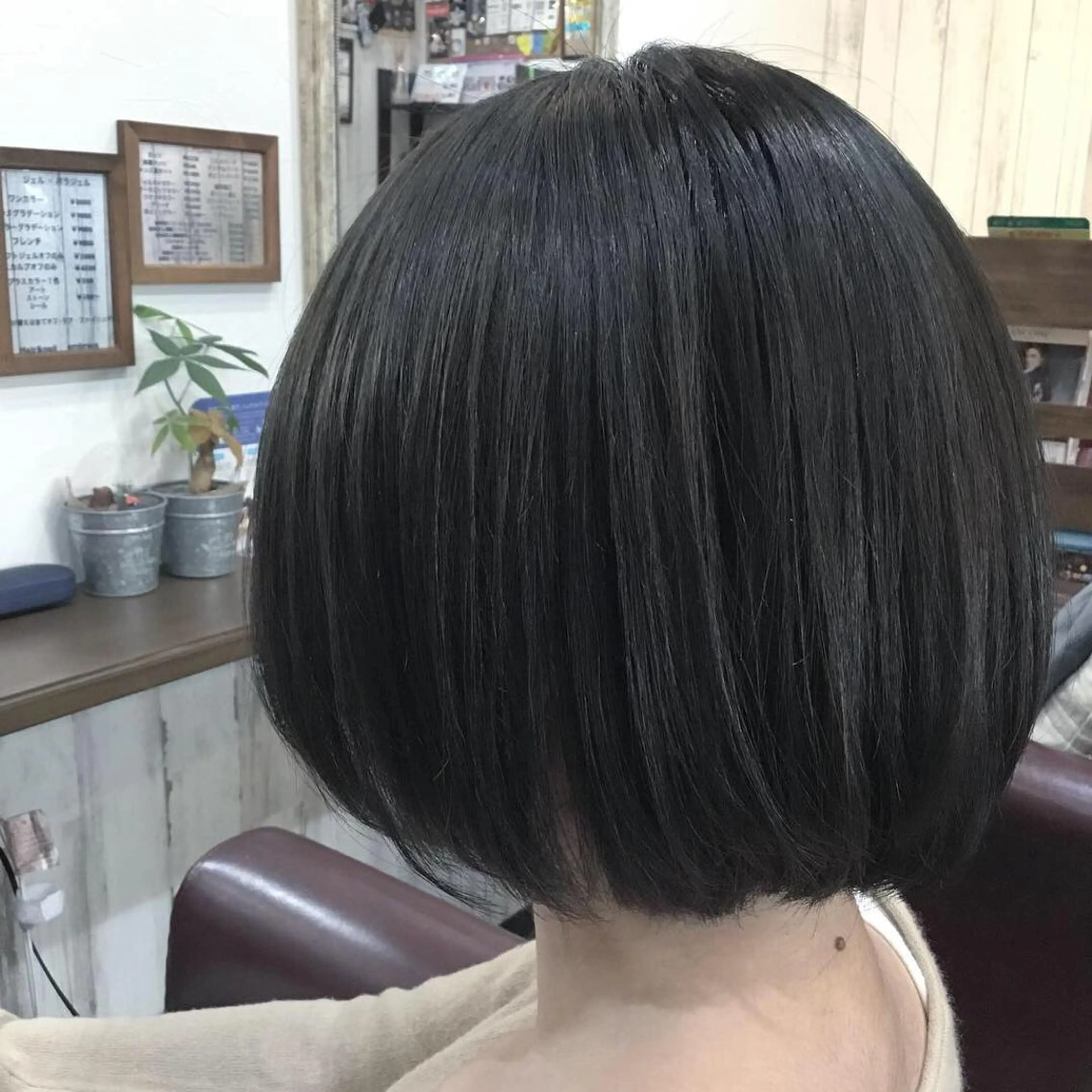 ショート カラー パーマ embrace エンブレイスのヘアスタイル