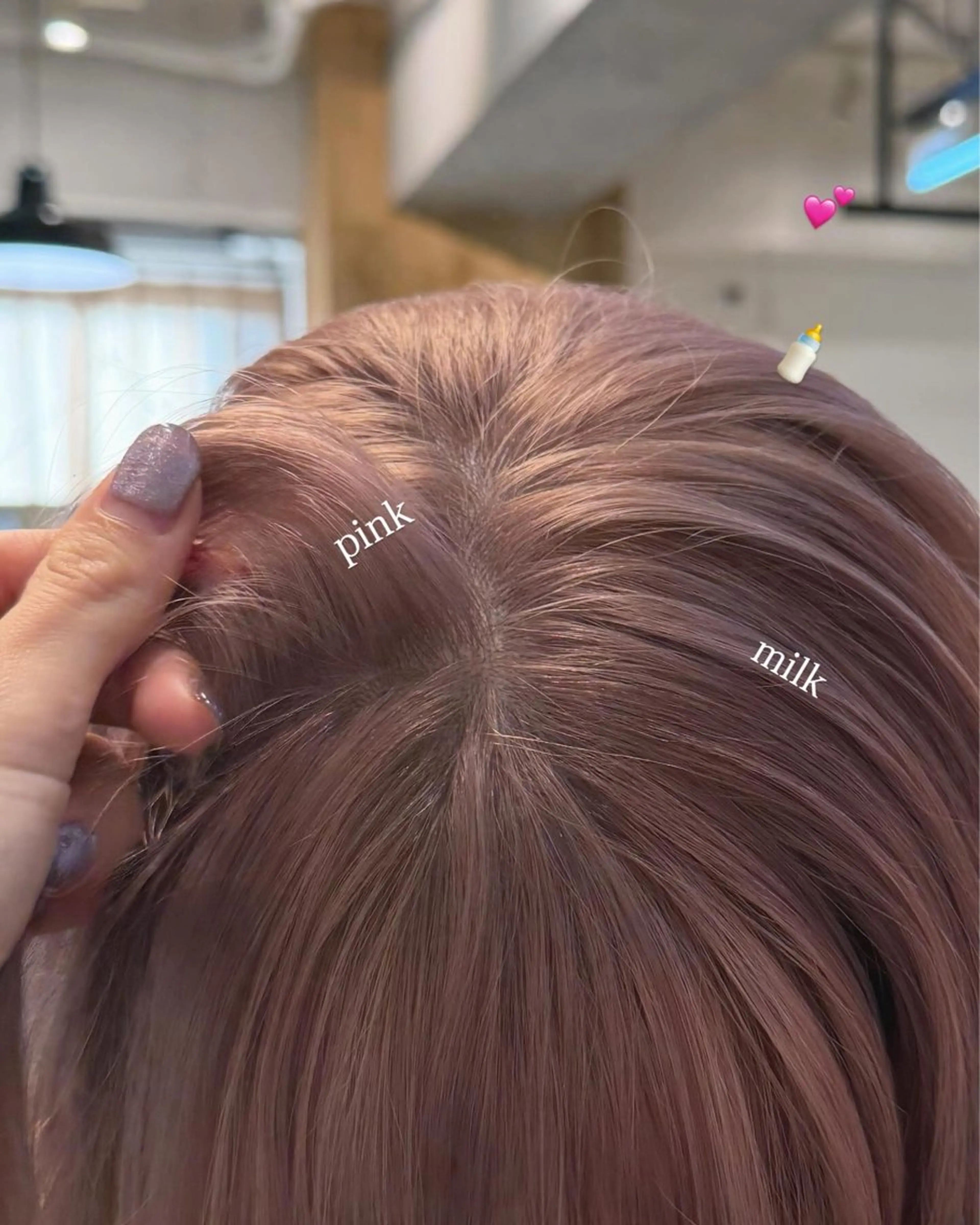 セミロング カラー ミルクティー× グレージュMOMOのヘアスタイル