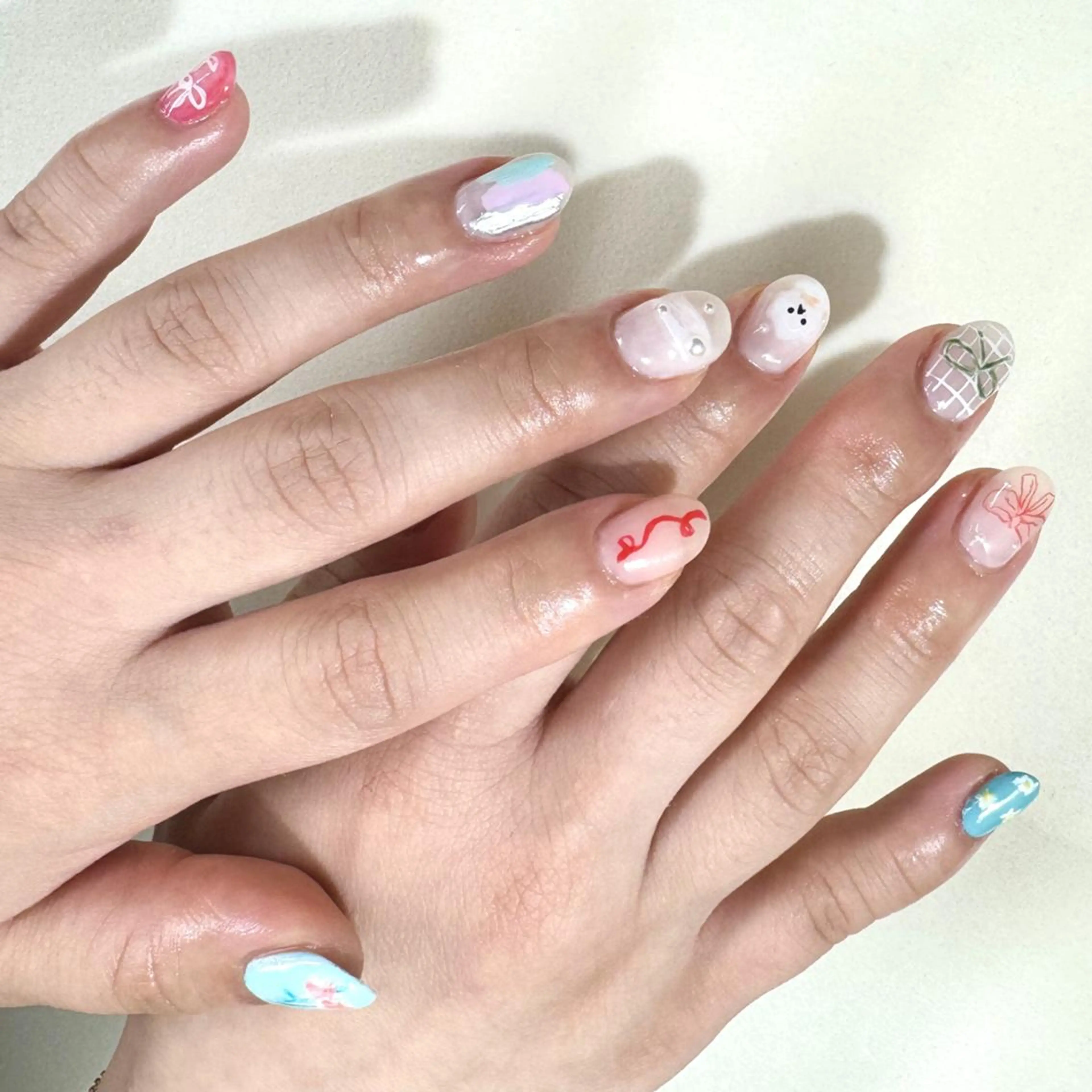 ネイル ジェルネイル 韓国ネイル ニュアンスネイル リボン ワンホンネイル ハンドネイル nailstudio eviz新宿店のネイルデザイン