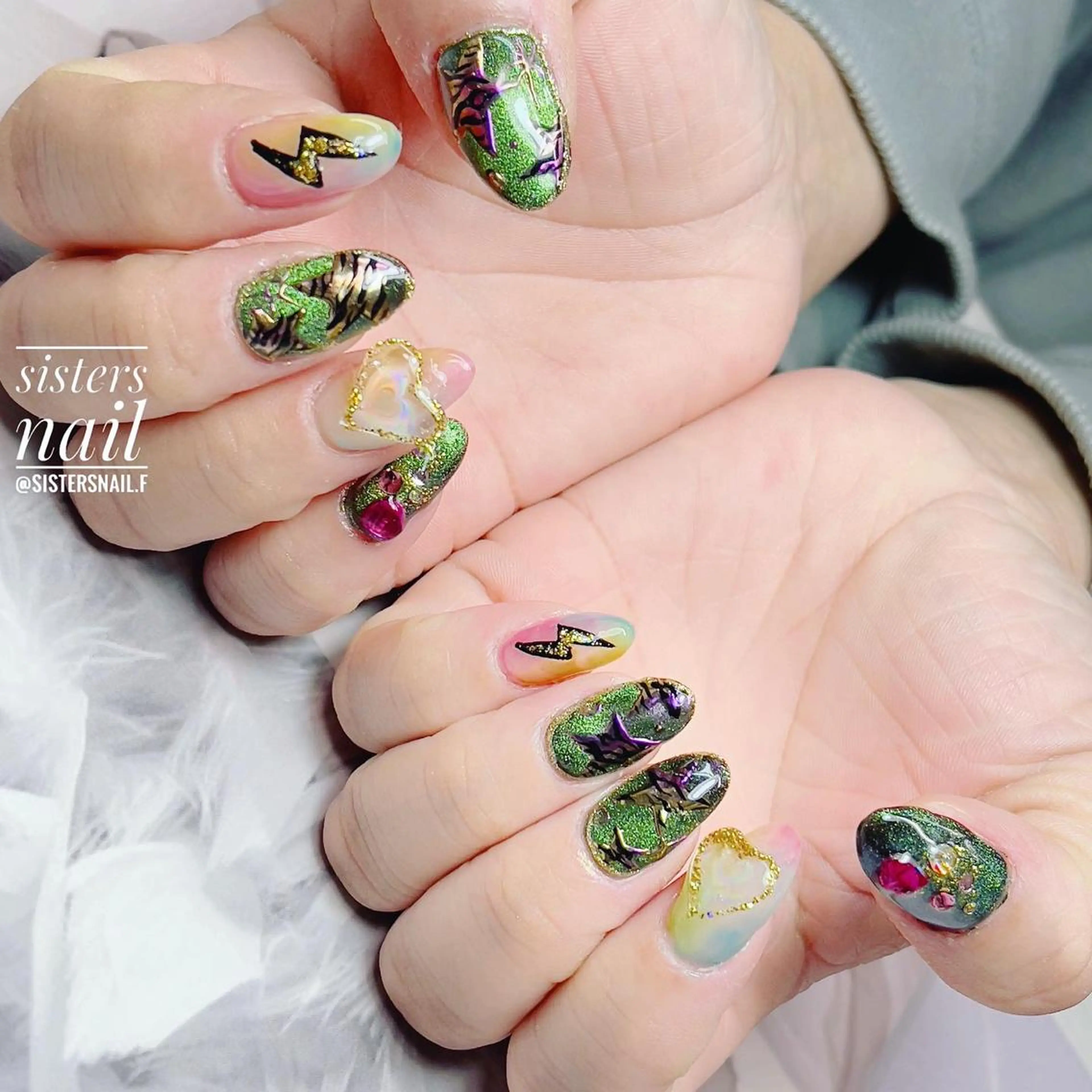 ネイル アートネイル 成人式 フラワーネイル ハート キラキラネイル sisters nail.fのネイルデザイン