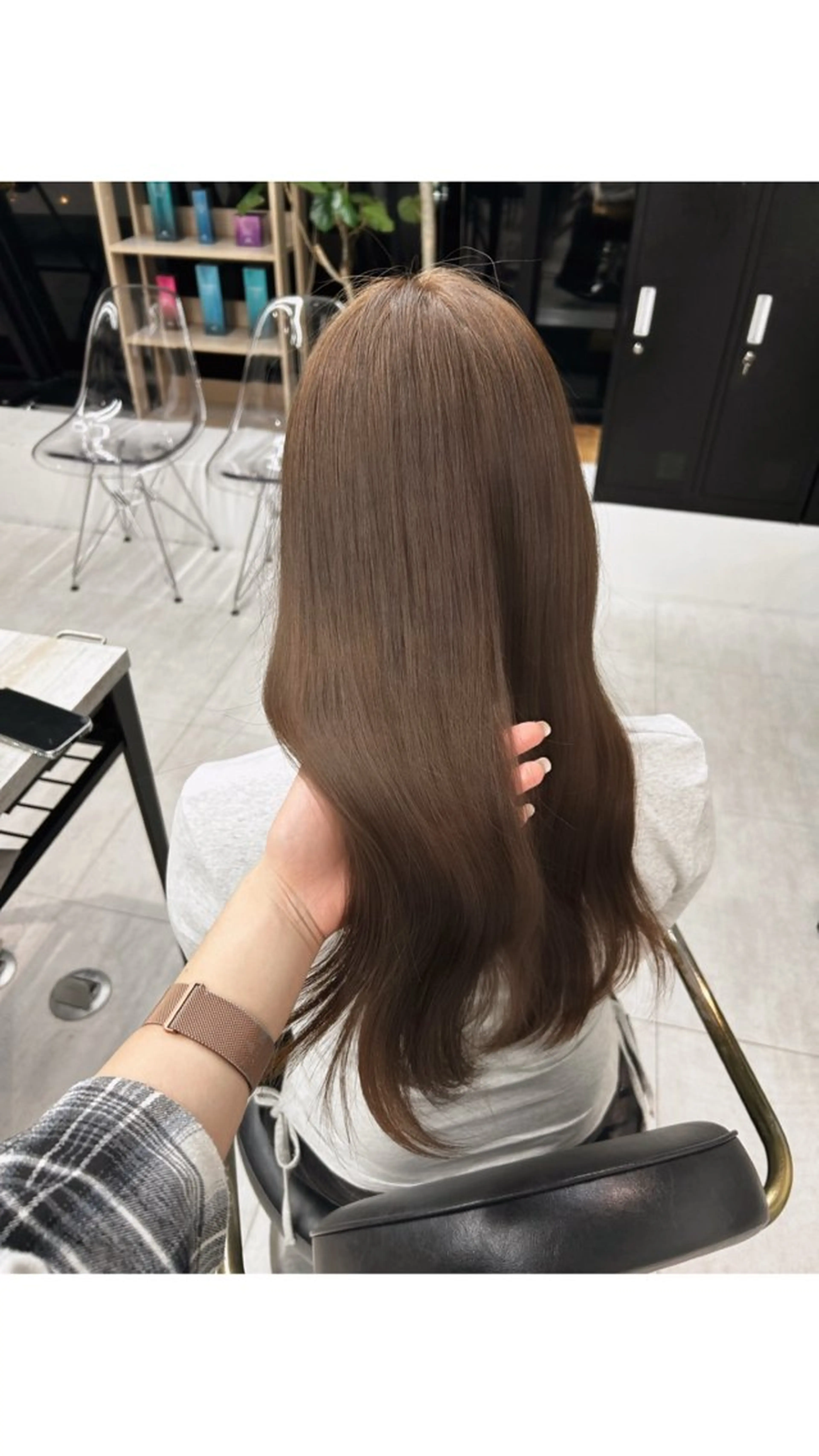ロング カラー ベージュカラー ブリーチ ミルクティーベージュ ブリーチなしカラー 縮毛矯正 ヘアカラー 大村 咲羅のヘアスタイル