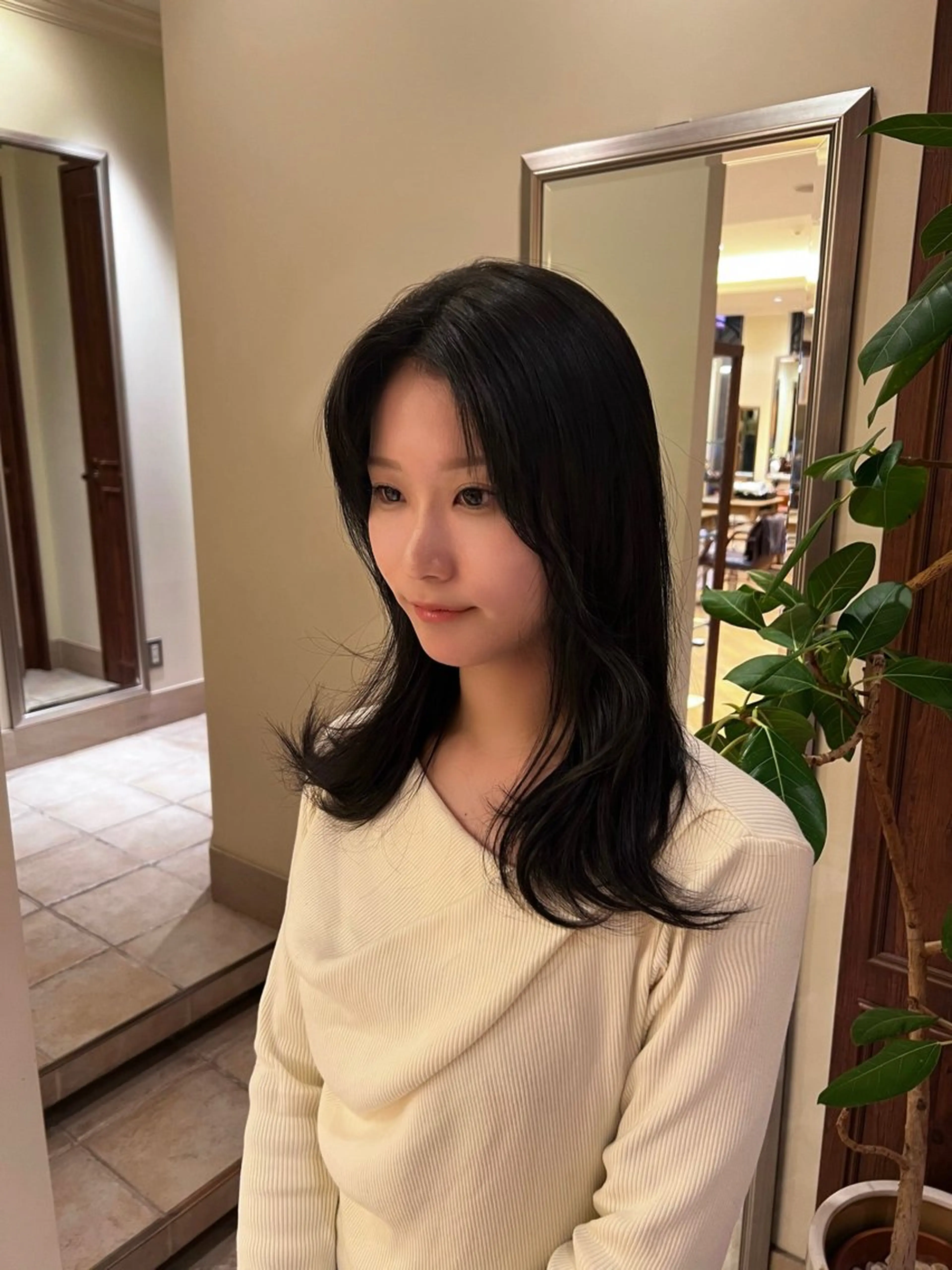 セミロング カラー ダークグレー ダークグレージュ グレージュ 有賀 颯天のヘアスタイル