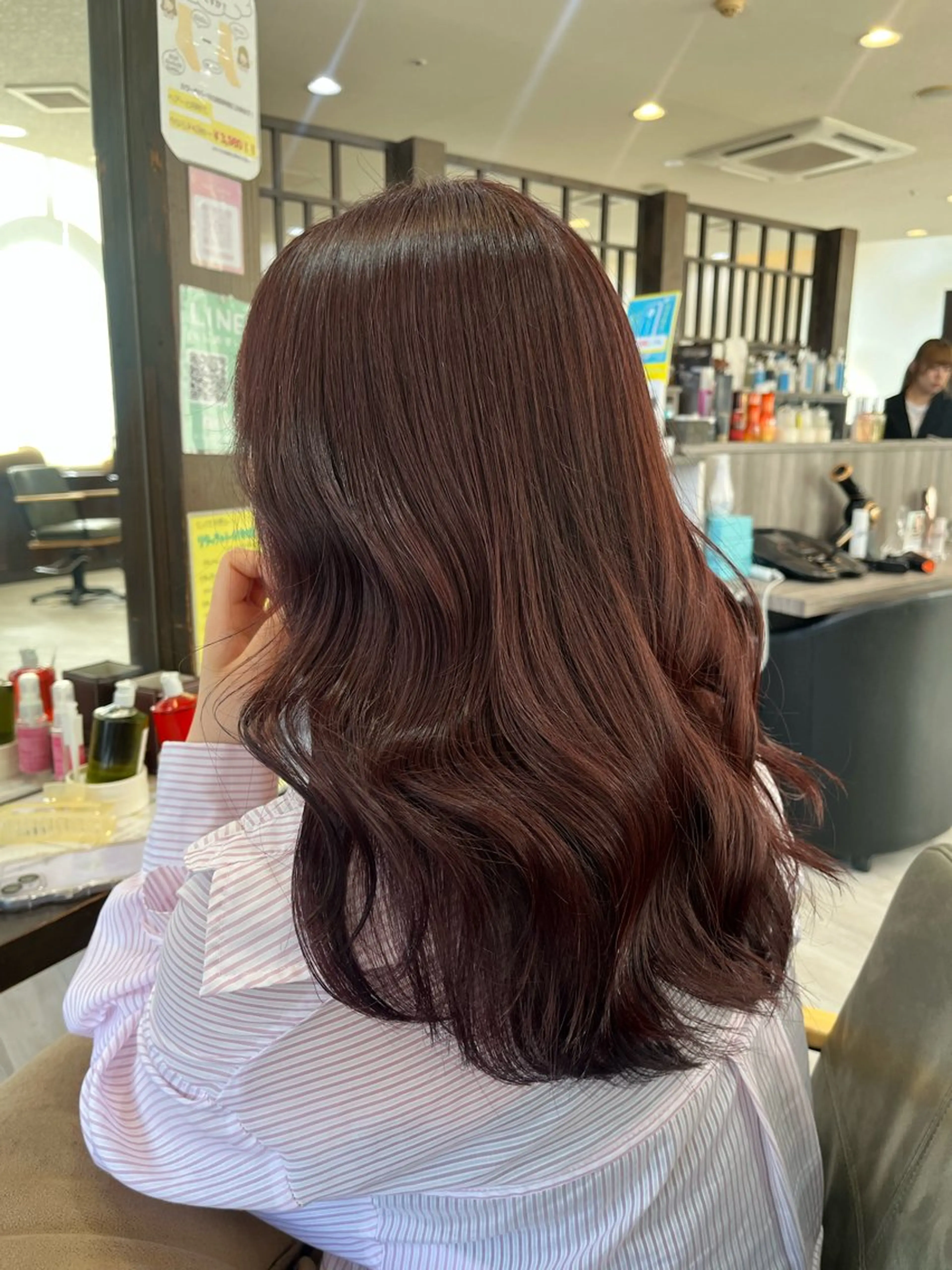 セミロング カラー ブリーチ ブラウンカラー ピンクカラー ピンクブラウン Charme所属・佐藤 瑚碧のヘアスタイル