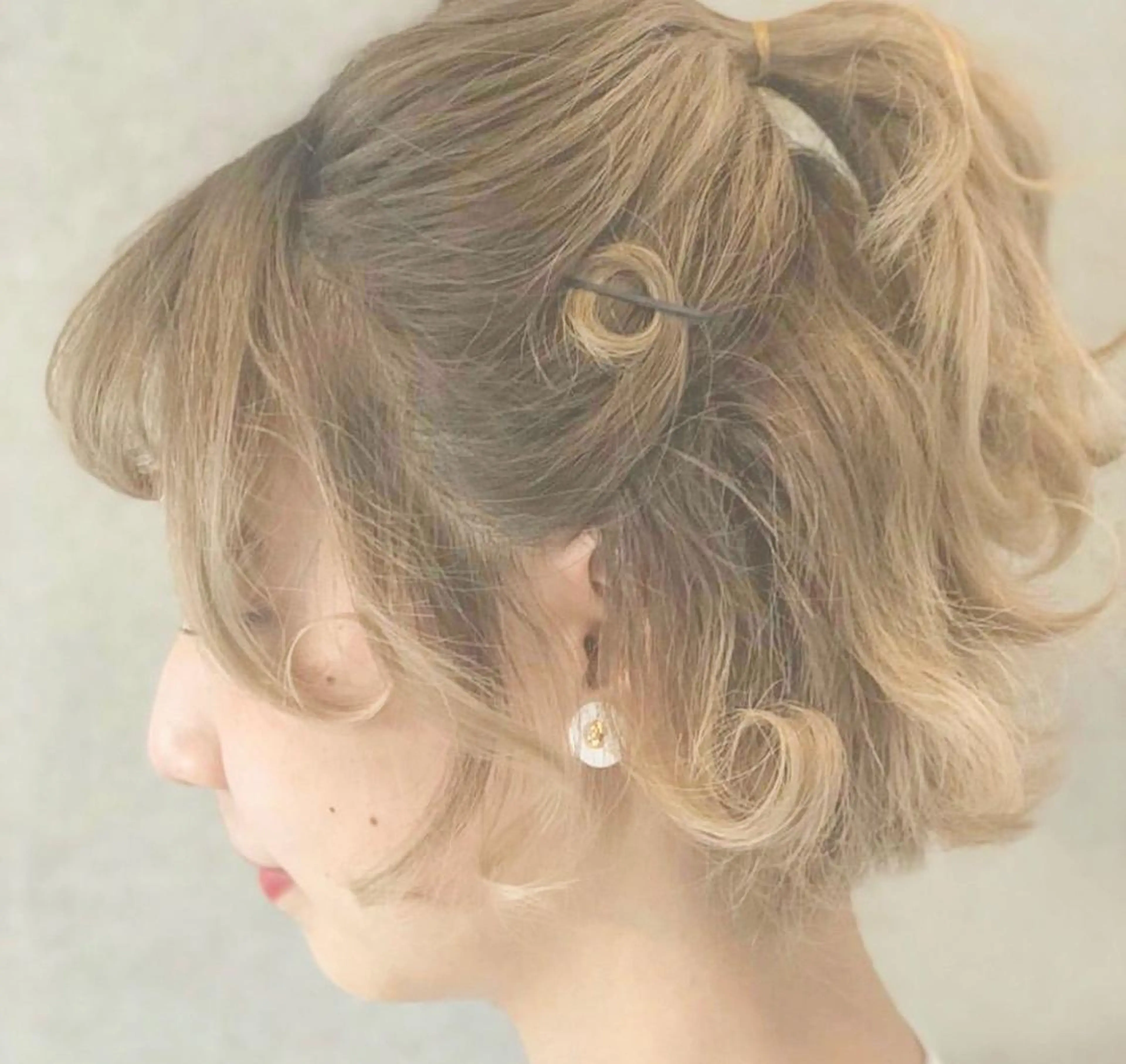 ショート カラー ヘアアレンジ ショートヘア 高井瑠華🌼 ストカールカット特化のヘアスタイル