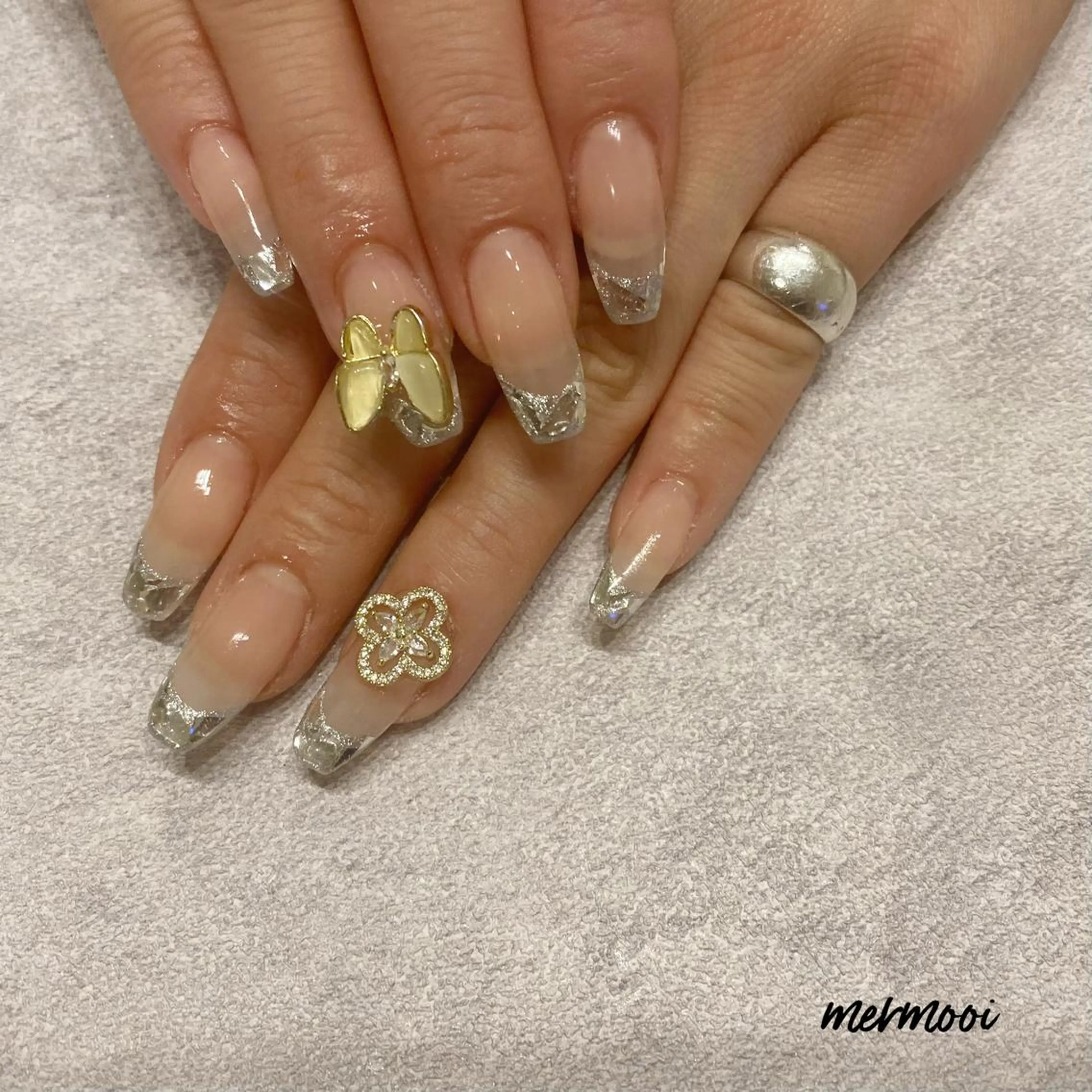 ネイル フレンチネイル ガラスフレンチ キラキラネイル ロングネイル スカルプネイル mermooi所属・melumooi nailのネイルデザイン